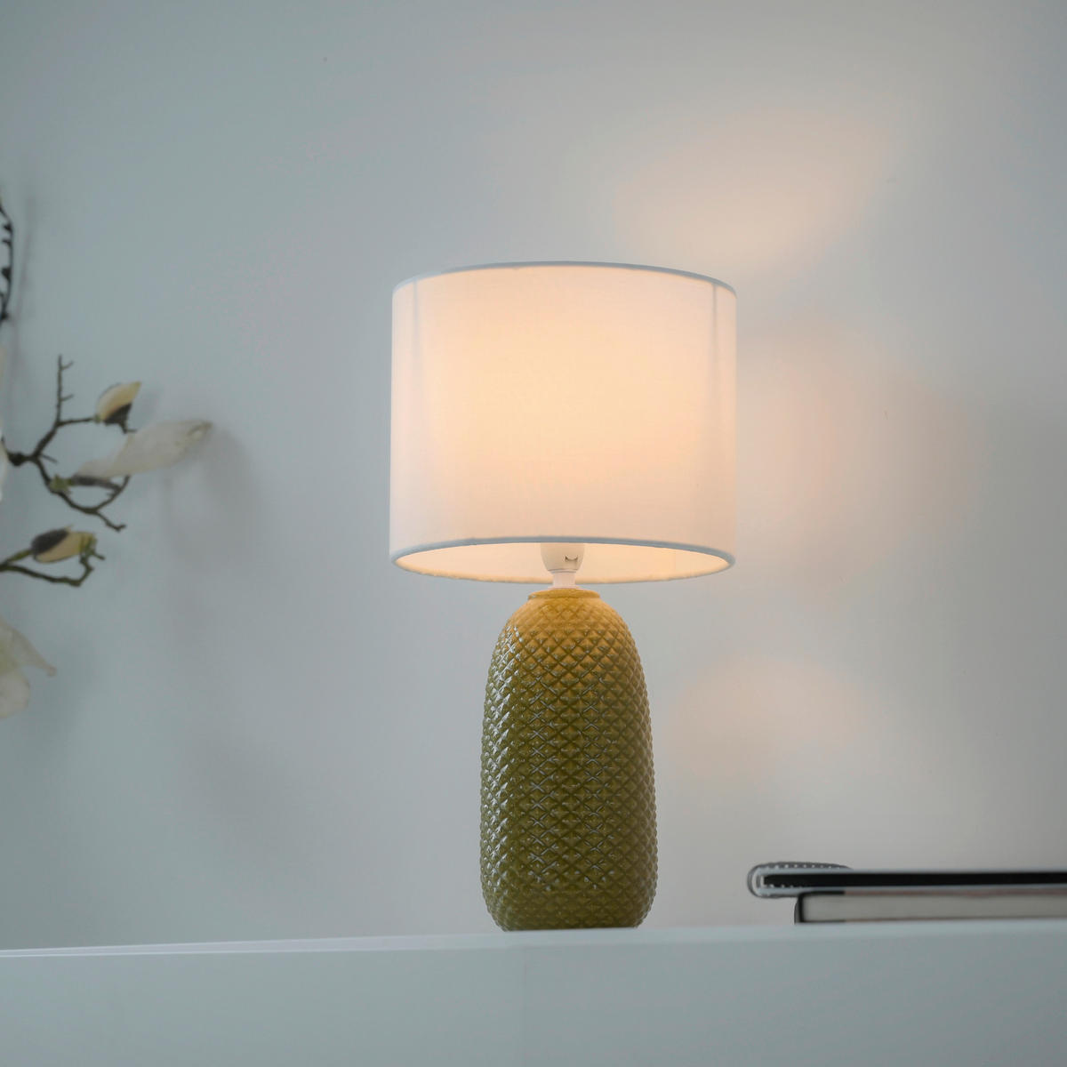 TISCHLEUCHTE PINE 20/20/38 cm  - Currygelb/Weiß, Design, Glas/Kunststoff (20/20/38cm)