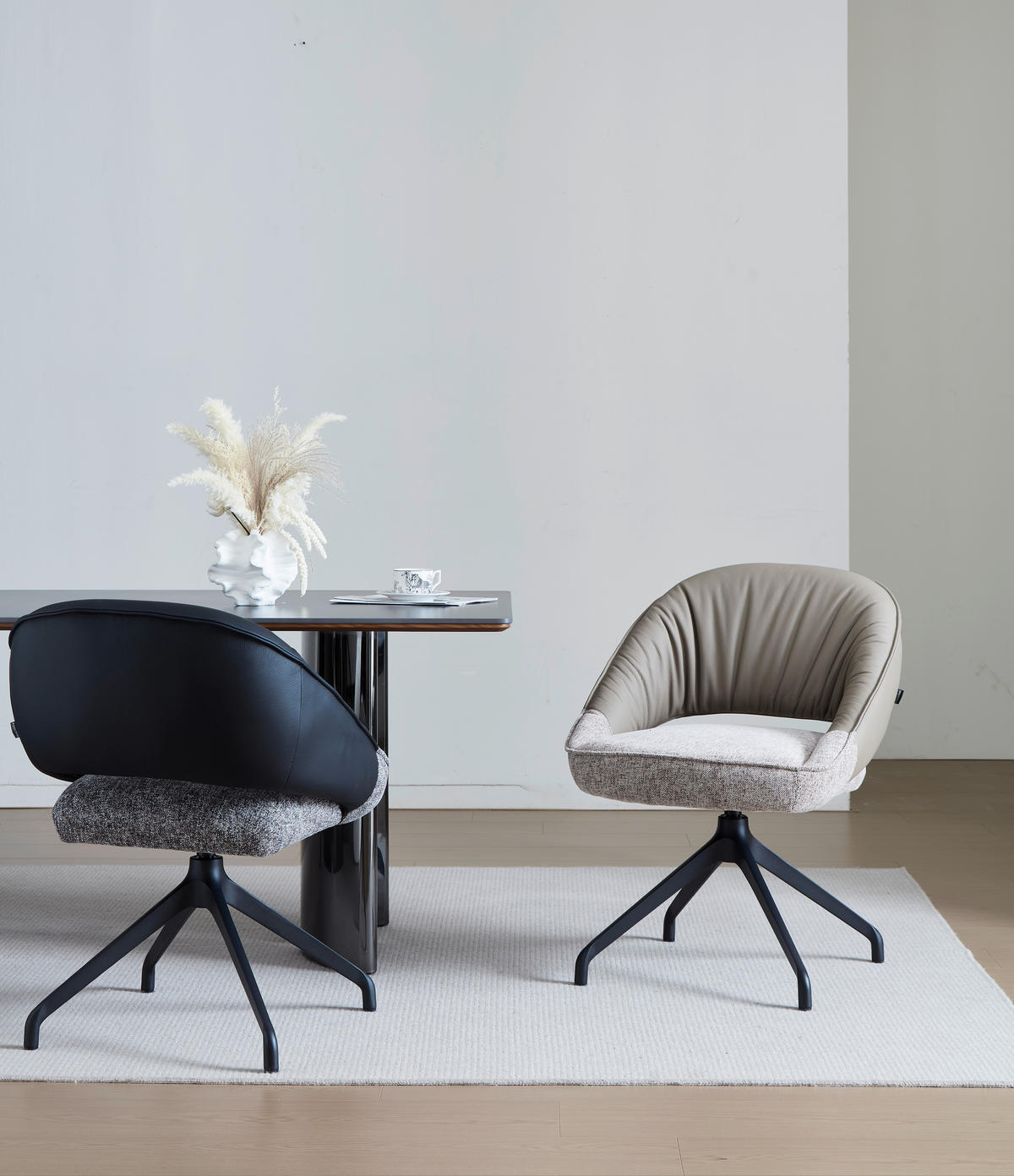 ARMLEHNSTUHL  Sitzfläche 360° drehbar, automatische Rückholfunktion Leinenoptik Echtleder  Schwarz, Hellgrau, Beige  - Beige/Hellgrau, Design, Leder/Textil (60/81/63.5cm) - Dieter Knoll