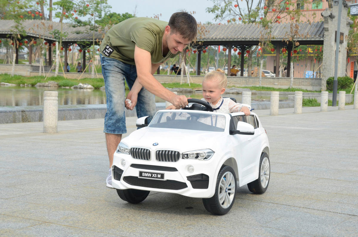 AVTO NA AKOMULATOR BMW X5 - bela, Basics, kovina/umetna masa (133,5/69/60cm)