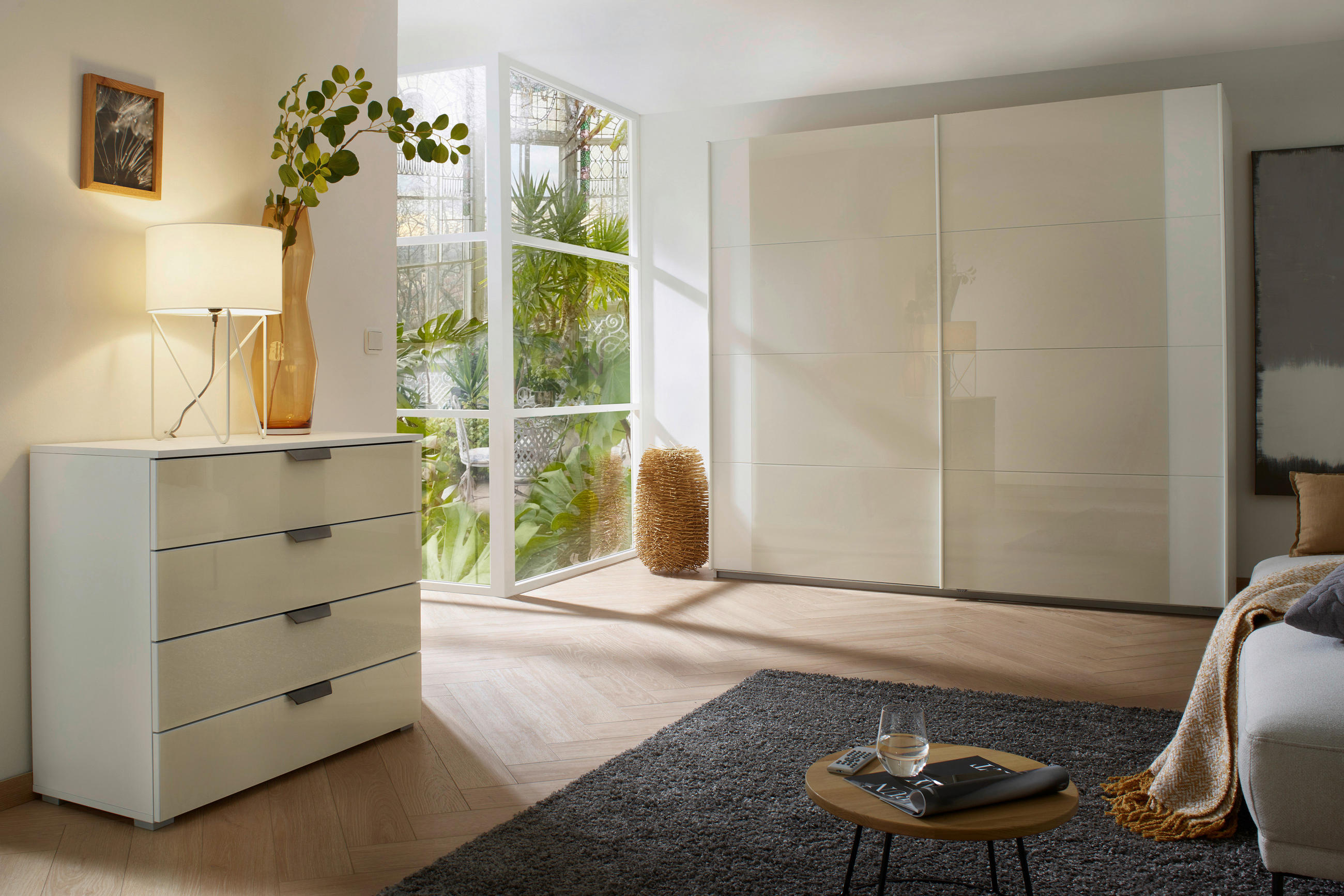 SCHWEBETÜRENSCHRANK in Weiss, Champagner  - Weiss/Champagner, Modern, Glas/Holzwerkstoff (181/210/62cm) - Rauch Möbel