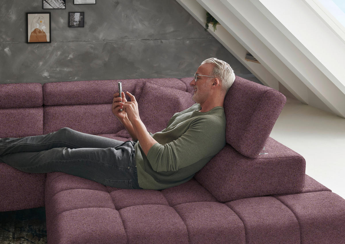 ECKSOFA in Chenille Beere  - Beere/Schwarz, Design, Textil/Metall (323/222cm) - Beldomo Style
