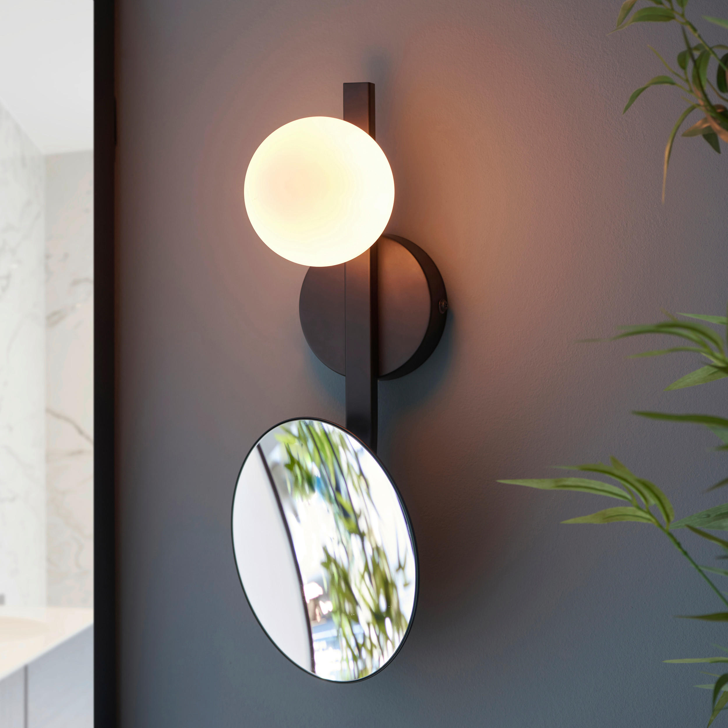 BADEZIMMER-WANDLEUCHTE 18/14,9/39 cm   - Opal/Schwarz, KONVENTIONELL, Glas (18/14,9/39cm) - ENDON
