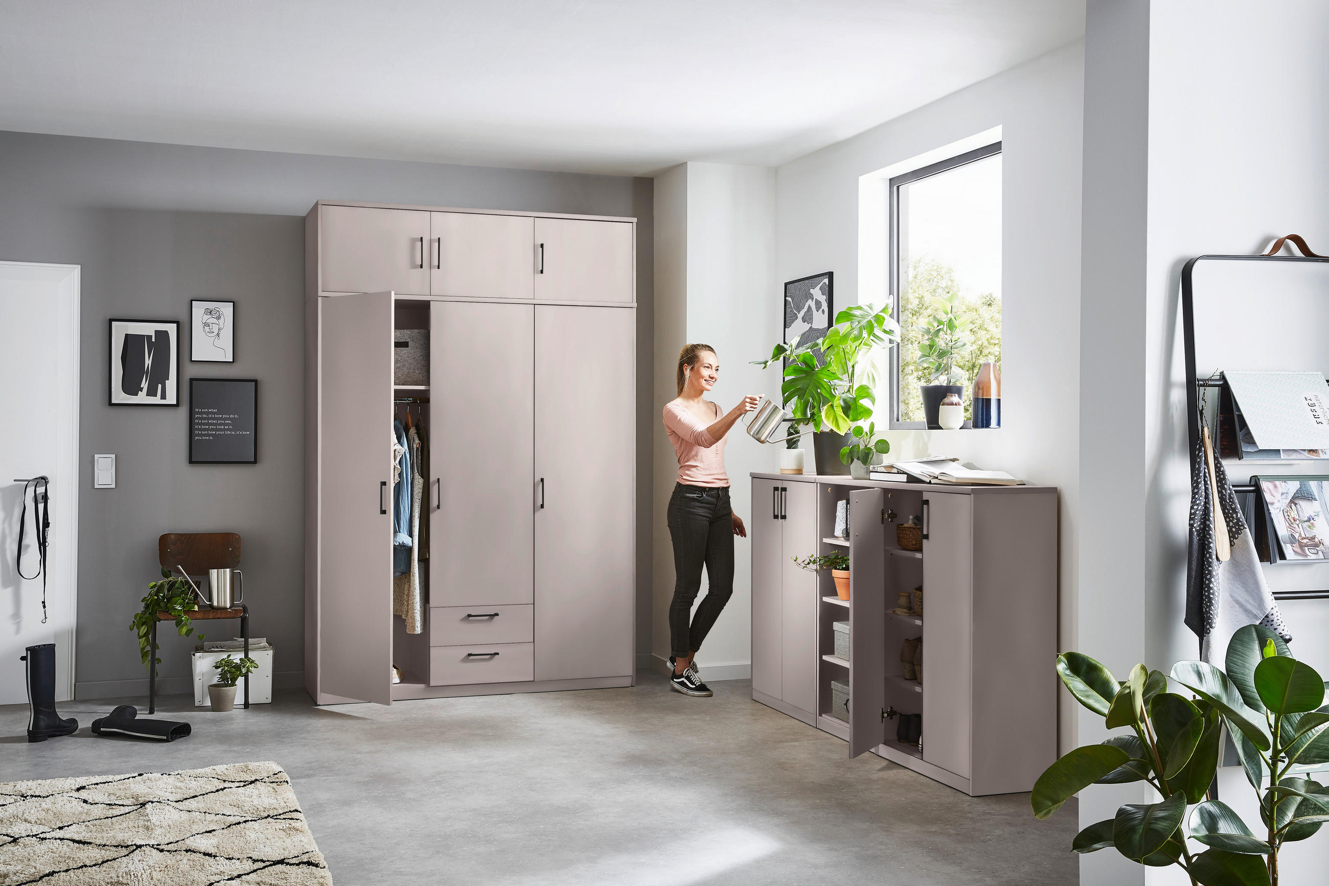 SZEKRÉNYRÁTÉT  - kasmírszínű/fekete, Basics, faalapú anyag/fém (157/43/54cm) - Xora