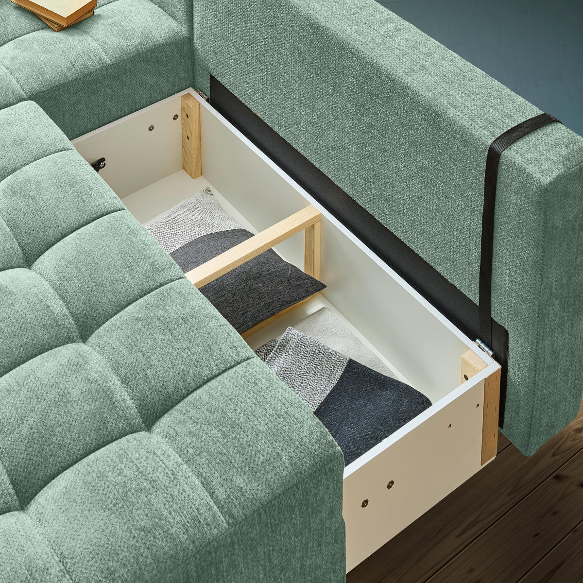 CloseUp von home24 ECKSOFA Dunkelgrün Chenille.