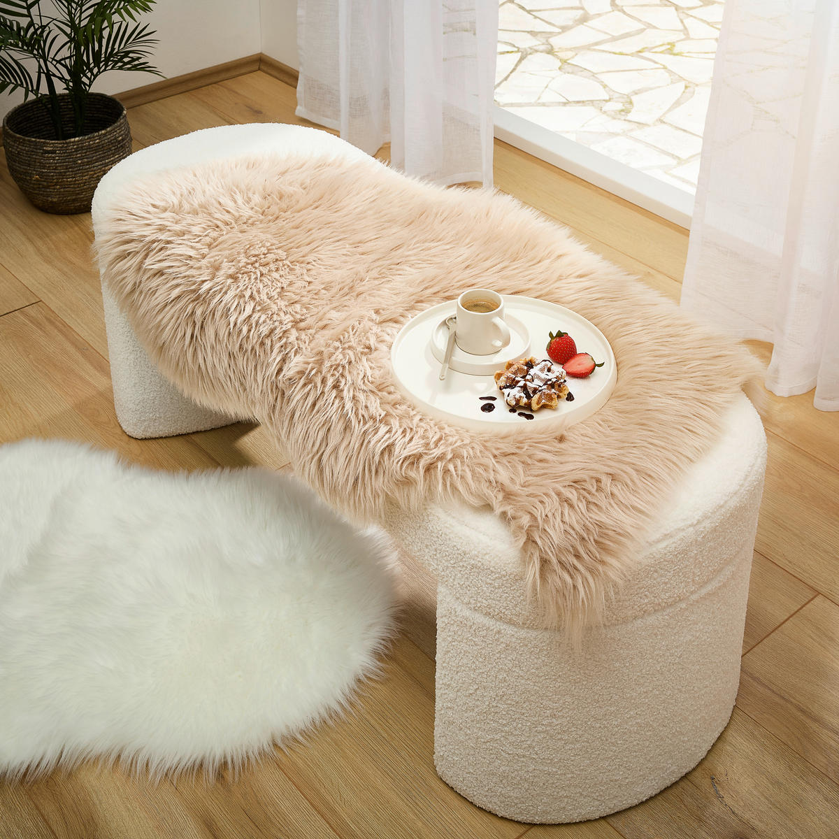Schaffellimitat 60/90 cm Sarah Beige Tierform  - Beige, Basics, Textil (60/90cm) - Boxxx