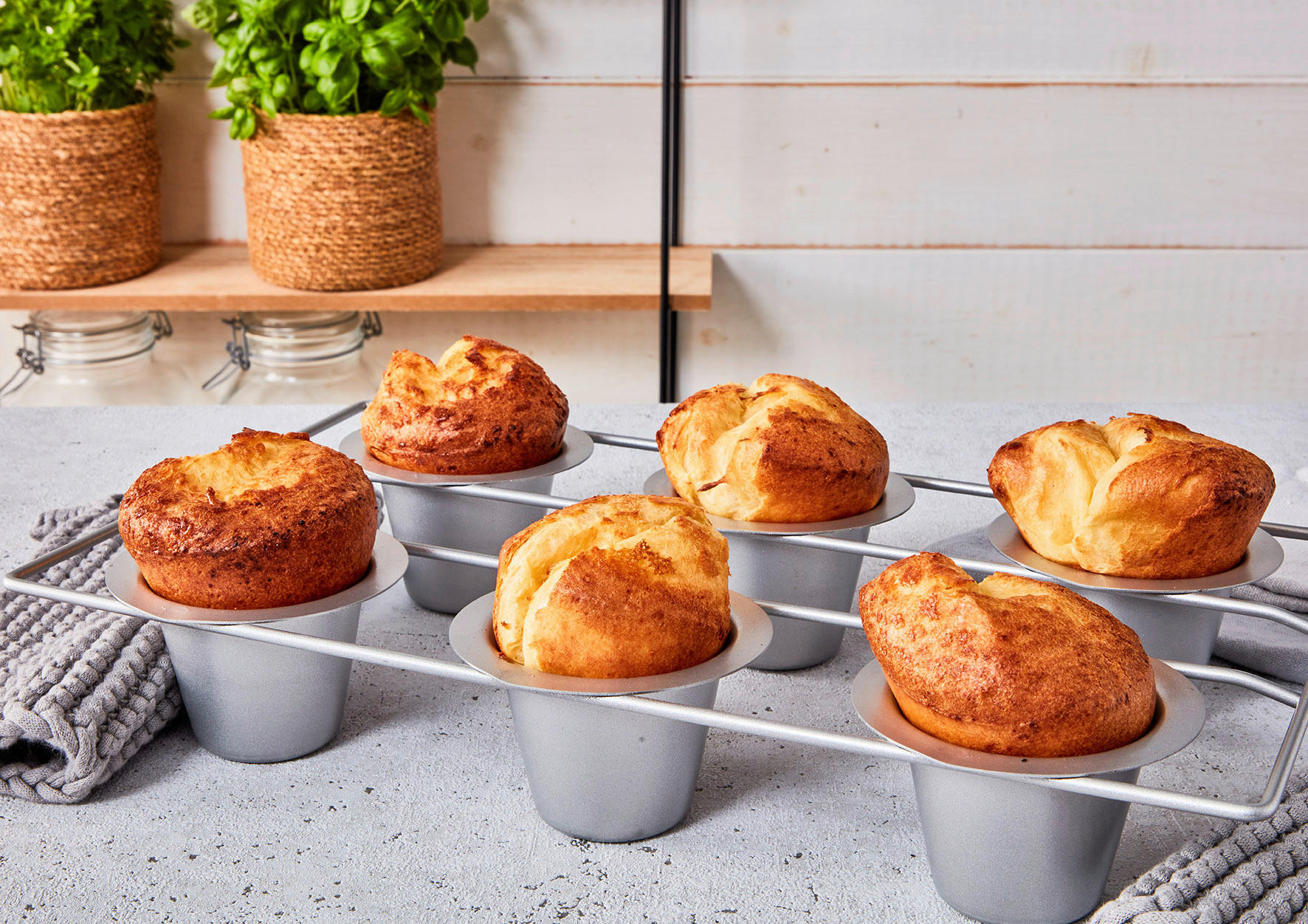MUFFINSPLÅT - grå, Basics, metall (40/6/23,5cm) - Birkmann