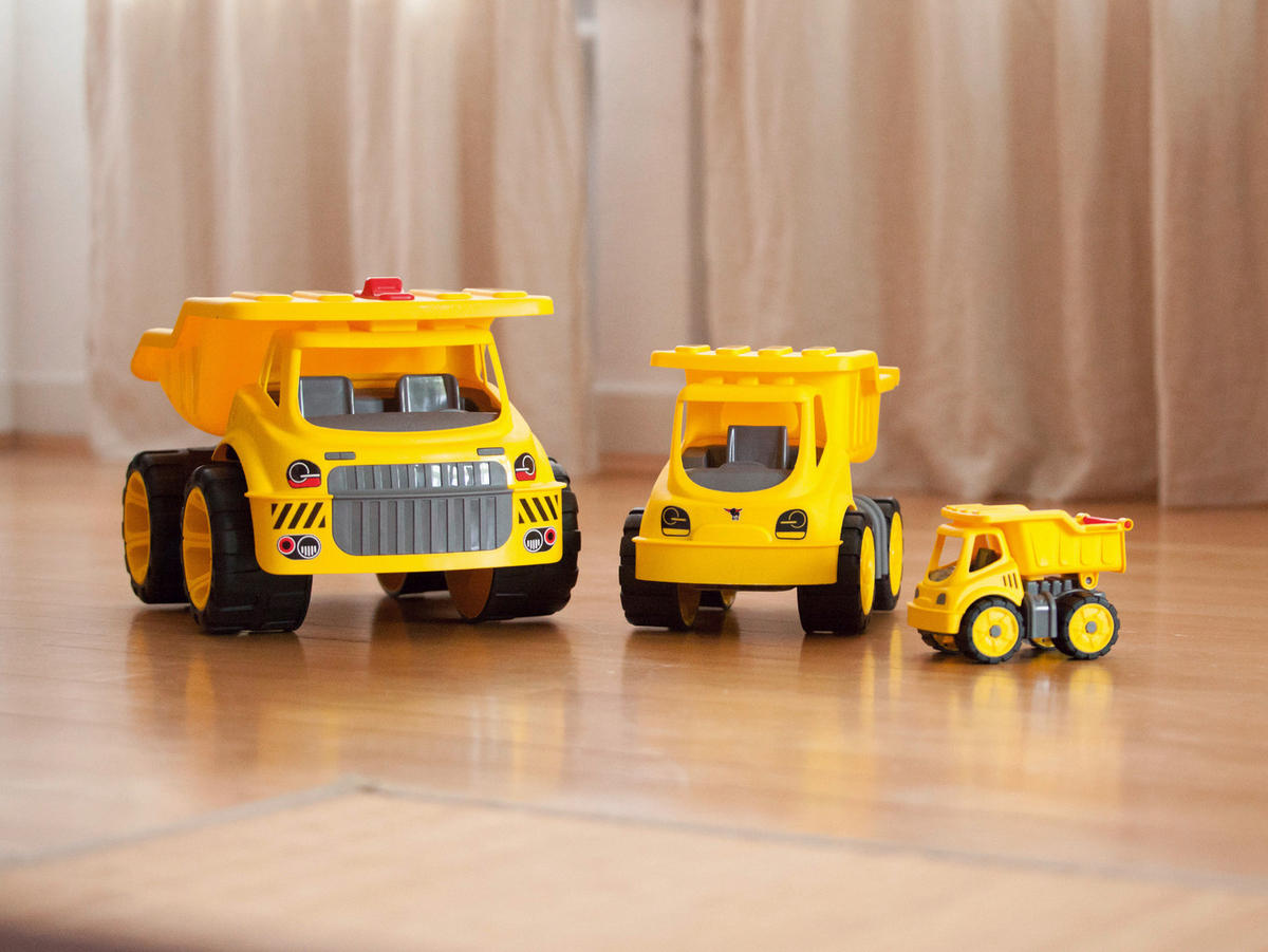 AUTÍČKO - HRAČKA - černá/žlutá, Basics, plast (25/11/14cm) - Simba