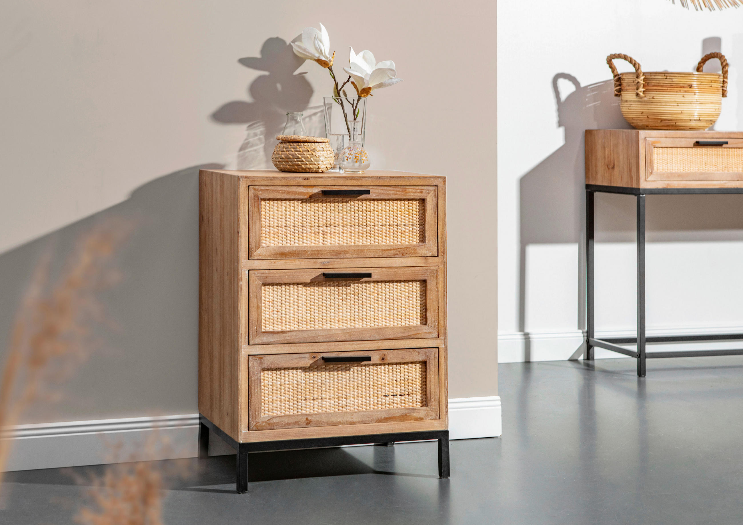 KOMMODE Rattan, Tanne massiv Graubraun - Graubraun/Schwarz, Trend, Holz/Metall (48/66/37cm) - Livetastic
