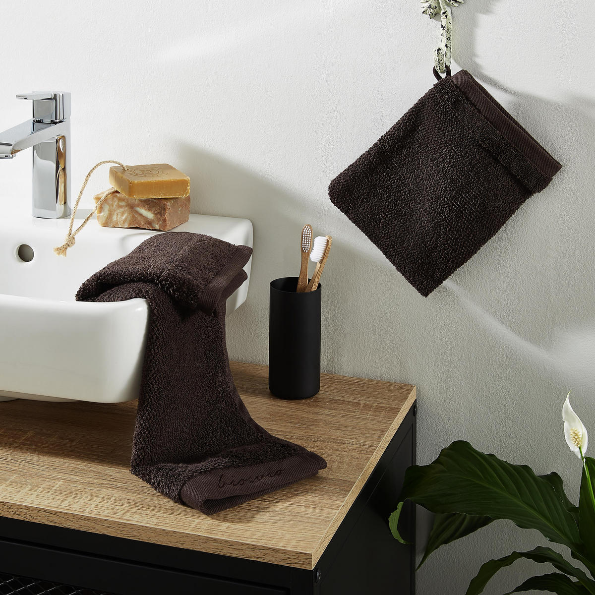 RUČNÍK PRO HOSTY, 30/50 cm, tmavě hnědá - tmavě hnědá, Natur, textil (30/50cm) - Bio:Vio