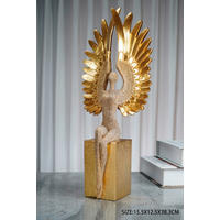 SZOBOR - aranyszínű, Basics, műanyag (15,5/12,5/38cm)