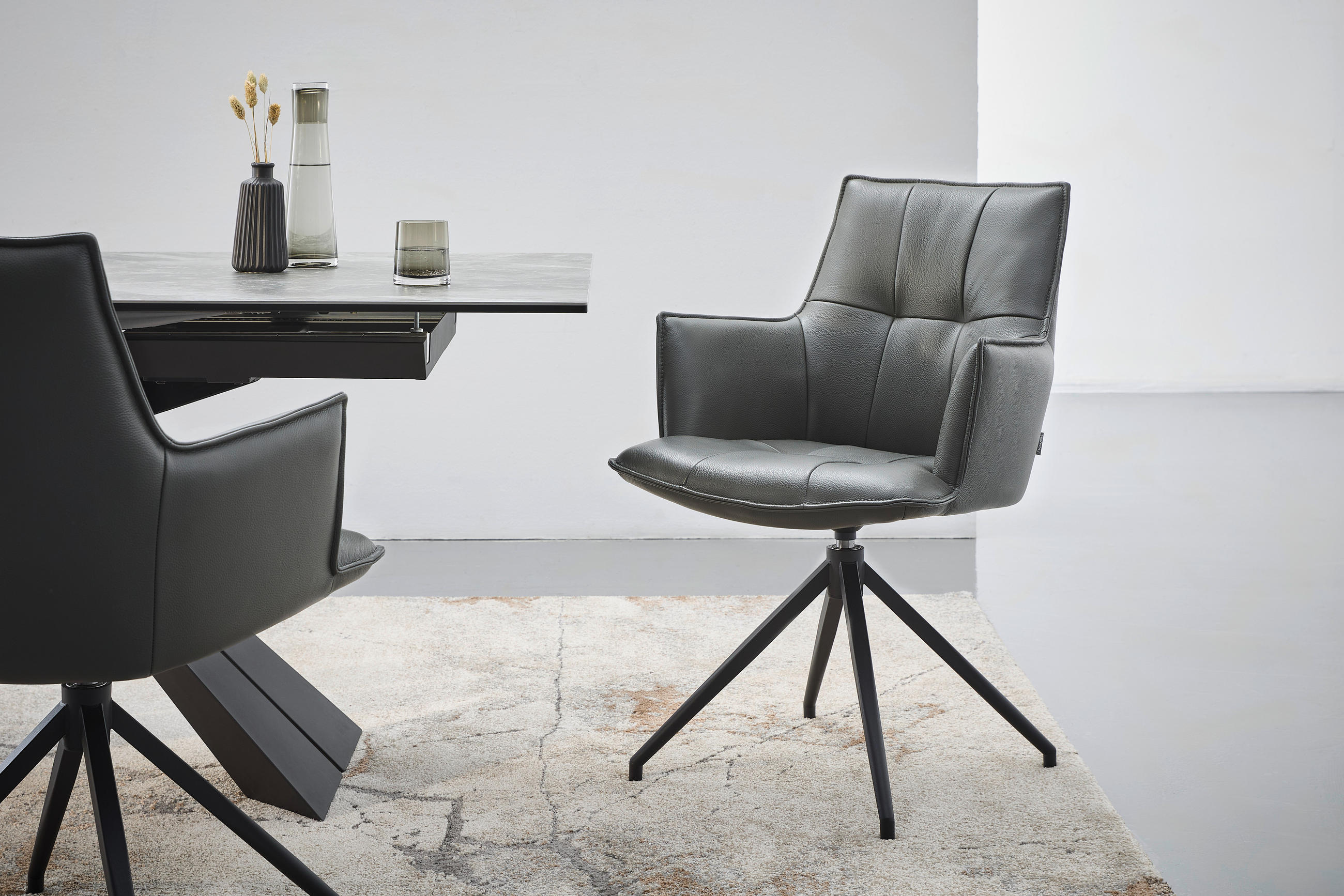 STOL MED ARMSTÖD järn äkta läder pigmenterad  - svart/antracit, Design, metall/läder (60/89,5/63cm) - Novel