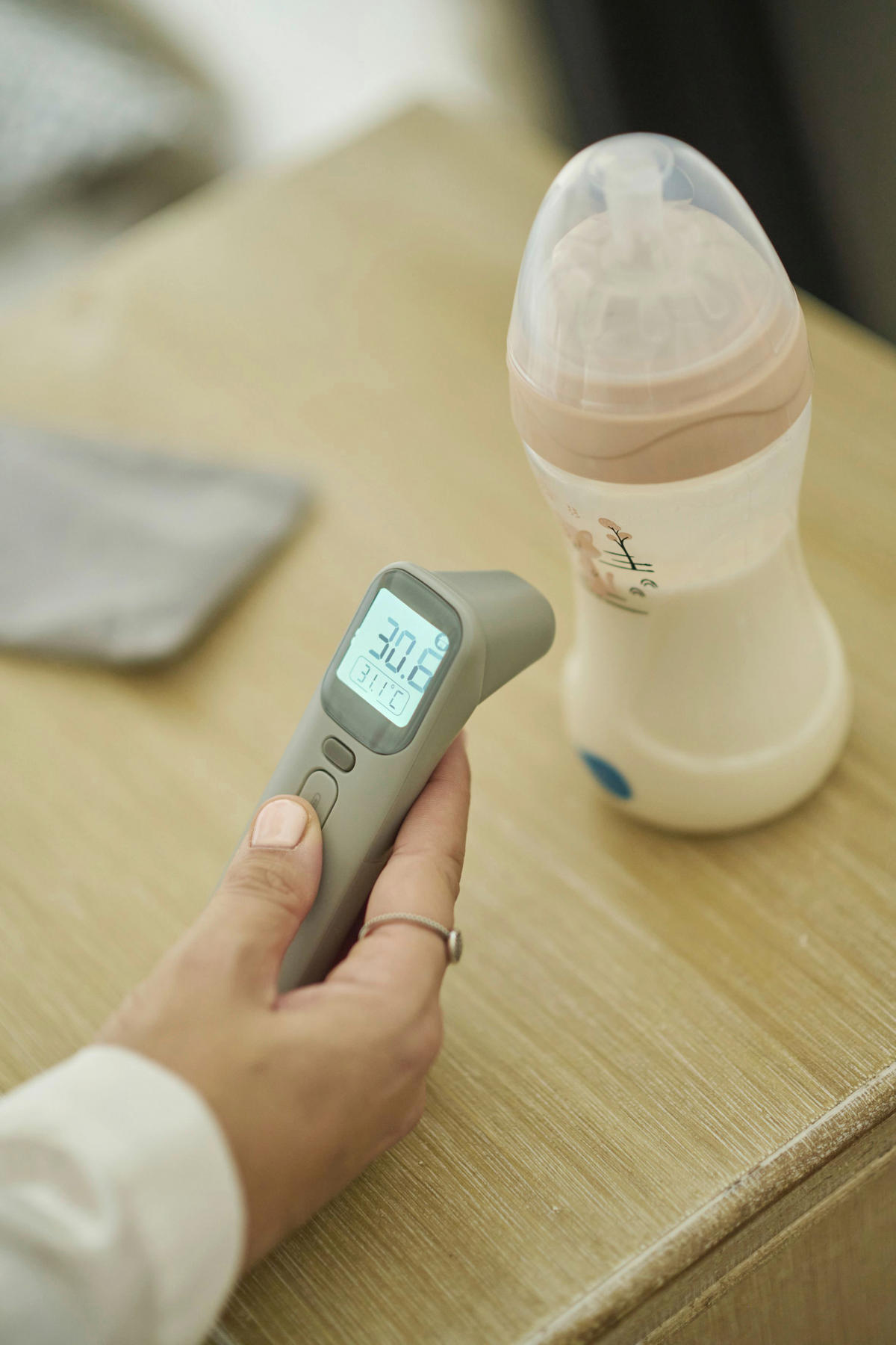 STIRNTHERMOMETER NuvitaMed  - Basics (5/5/15cm)