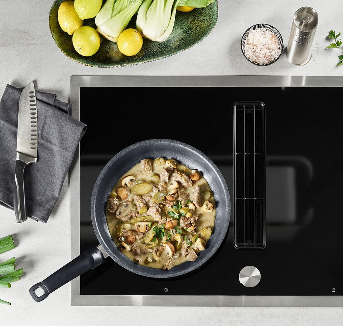 PÁNEV NA SMAŽENÍ  28 cm  - barvy stříbra, Basics, kov (28cm) - Fissler