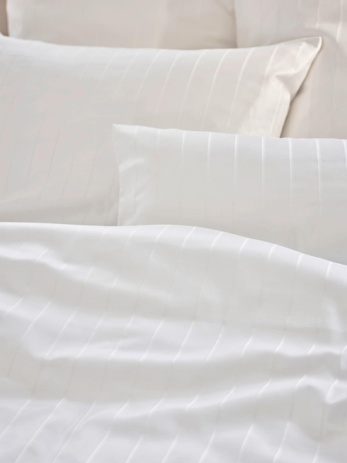 POSTELJNINA Belluno 140/200 cm damast bela  - bela, Konvencionalno, tekstil (140/200cm) - Curt Bauer