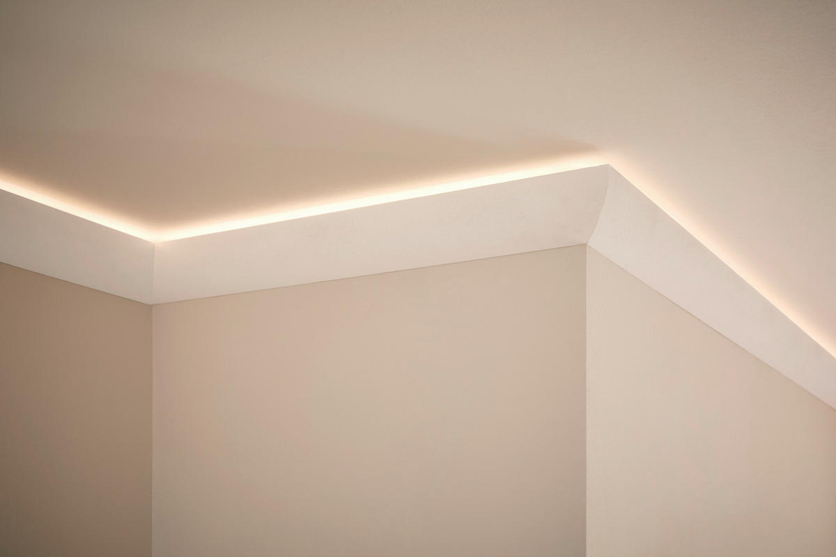 Deckenleiste / LED Leiste 200/4,0/7,0 cm Weiß Kunststoff  - Weiß, Design, Kunststoff (200/4,0/7,0cm)
