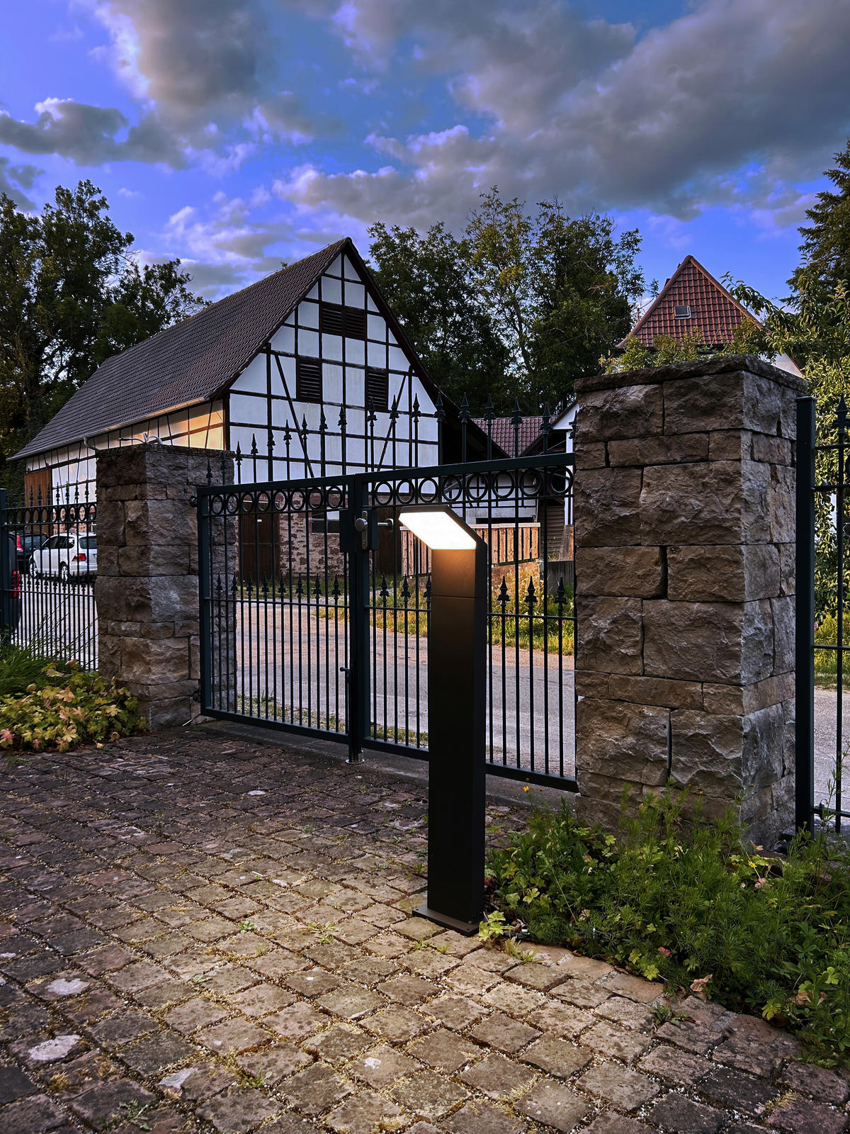WEGELEUCHTE - Dunkelgrau, Design, Metall (21/18/100cm)