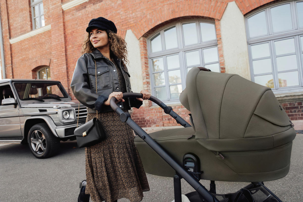 LIEGEWANNE Smile 5Z  - Olivgrün, Basics, Textil/Metall (20/43/85,5cm) - Britax Römer