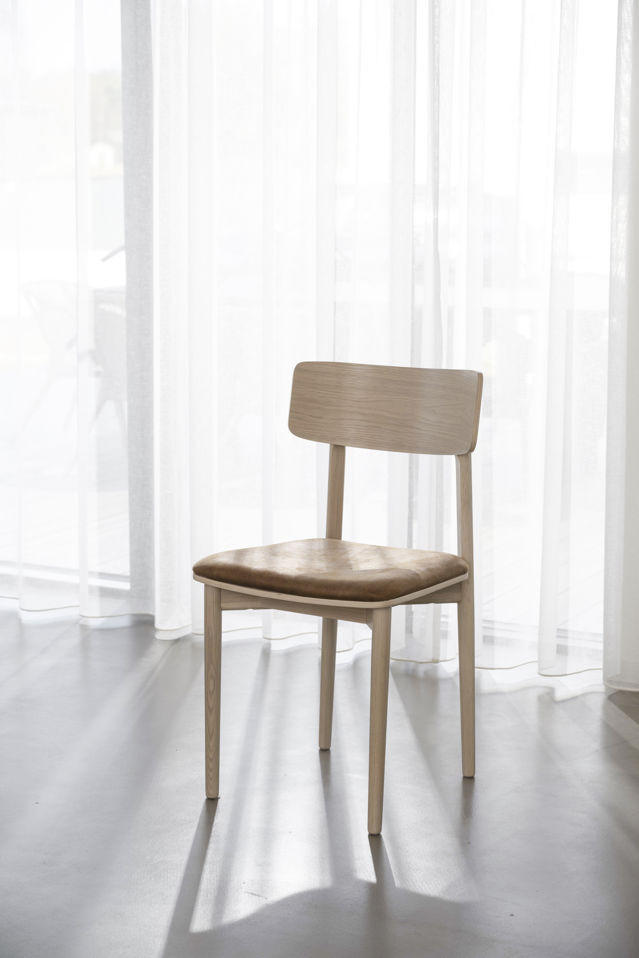 STOL läderimitation  - vit/brun, Klassisk, trä/textil (45/84/49cm) - Rowico