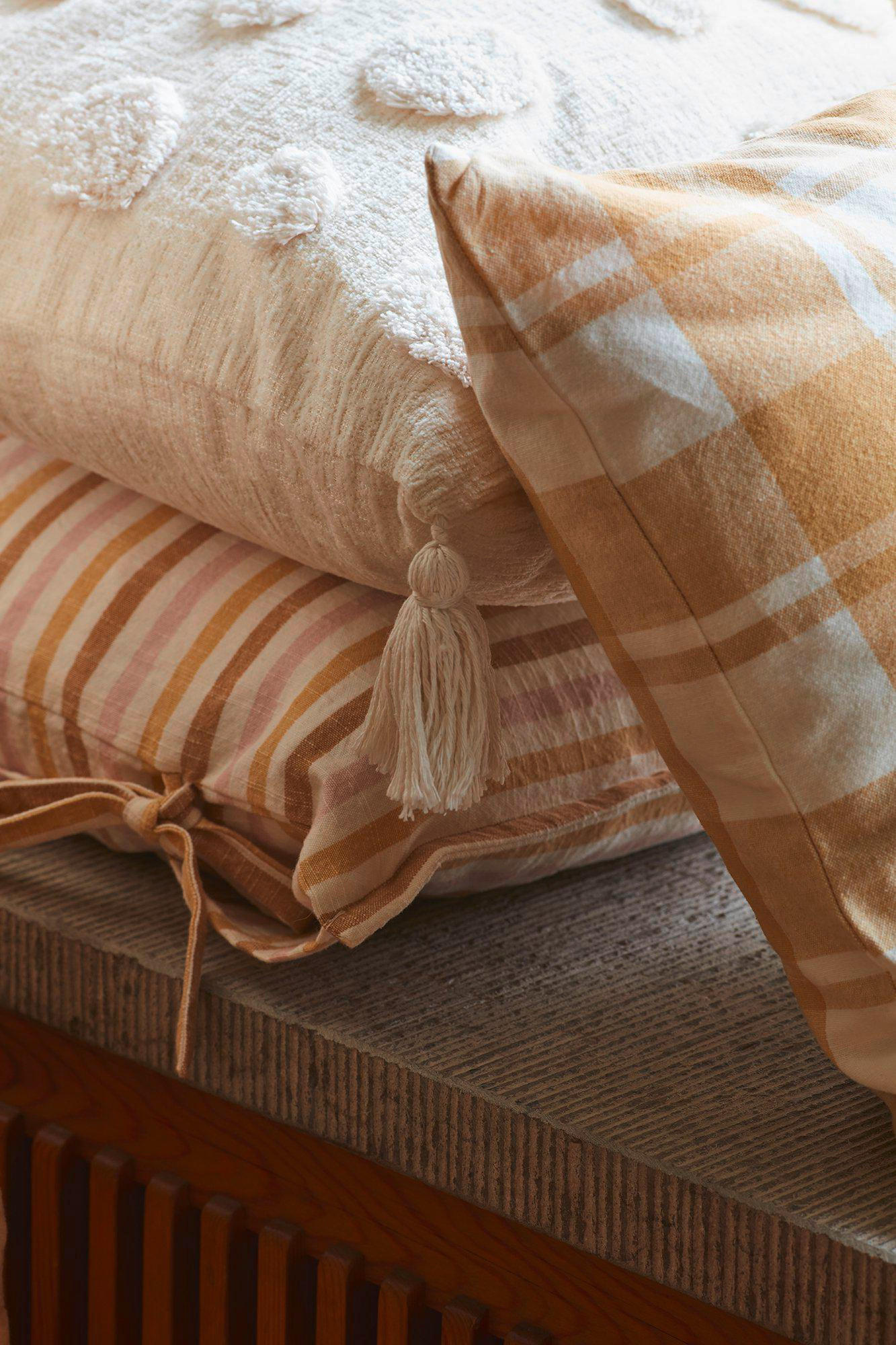 KISSENHÜLLE Pom 45/45 cm  - Weiß, Basics, Textil (45/45cm) - Svanefors
