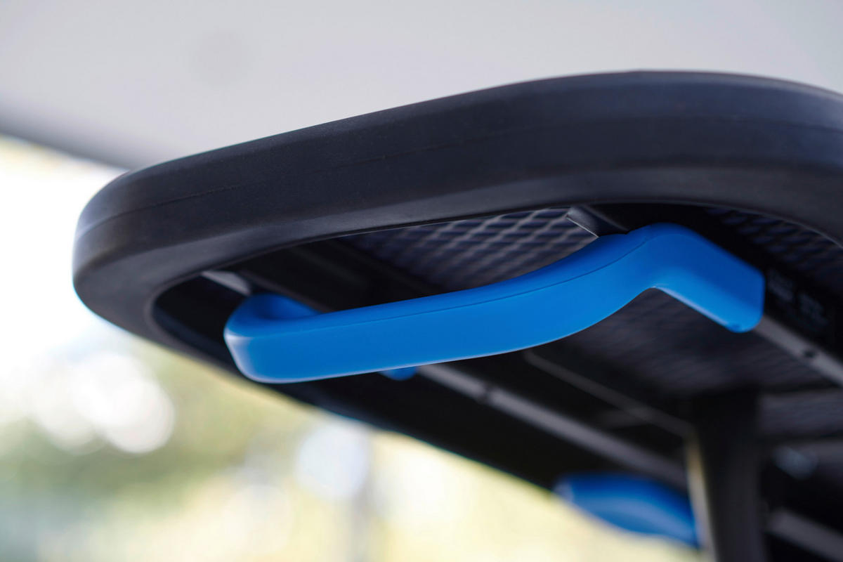 LIKALNA DESKA - temno modra, Basics, tekstil (38/136/8,5cm) - Joseph Joseph