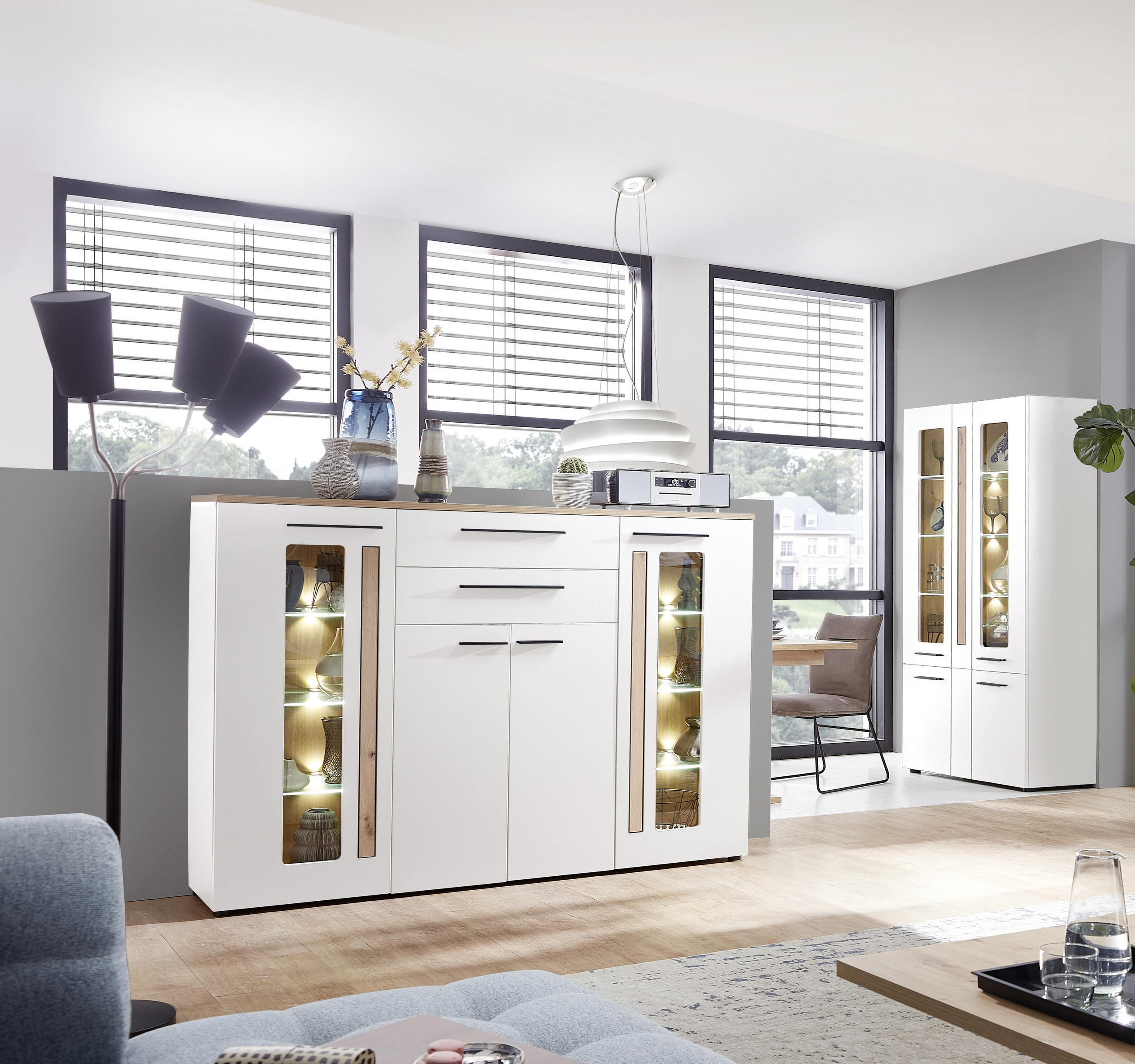 HIGHBOARD Weiß, Eichefarben Beleuchtung, Einlegeböden - Eichefarben/Schwarz, MODERN, Glas/Holzwerkstoff (180/133/37cm) - Livetastic