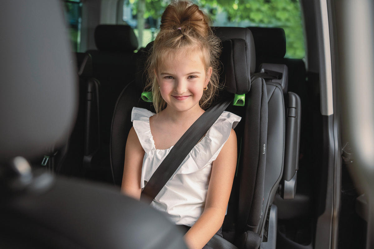 KINDERAUTOSITZ Lupo I-Size Black  - Schwarz, Basics, Kunststoff/Textil (44/62/48cm) - Osann