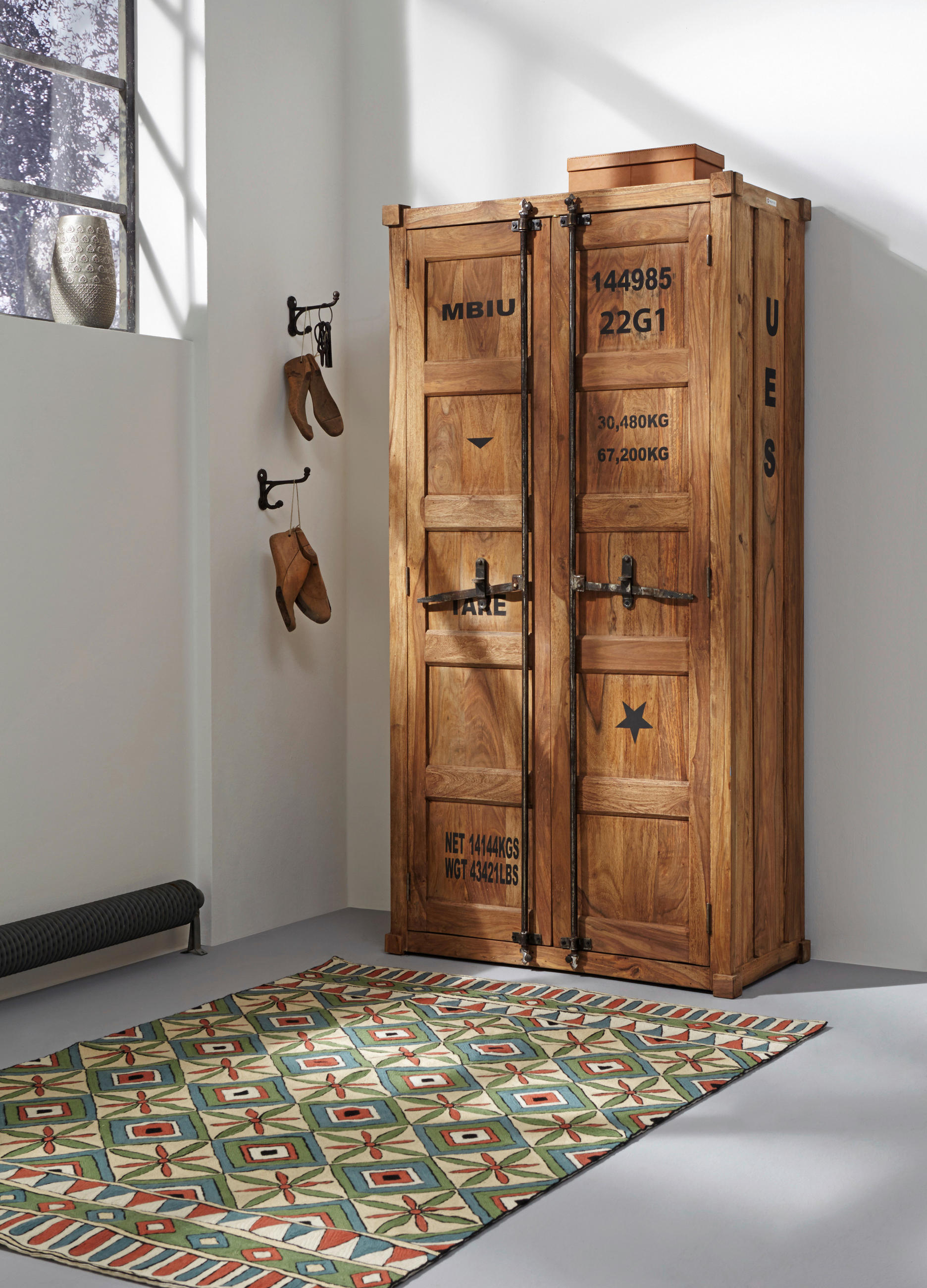 DREHTÜRENSCHRANK 2-türig Sheesham massiv Sheeshamfarben - Sheeshamfarben, KONVENTIONELL, Holz/Metall (90/180/46cm) - Livetastic