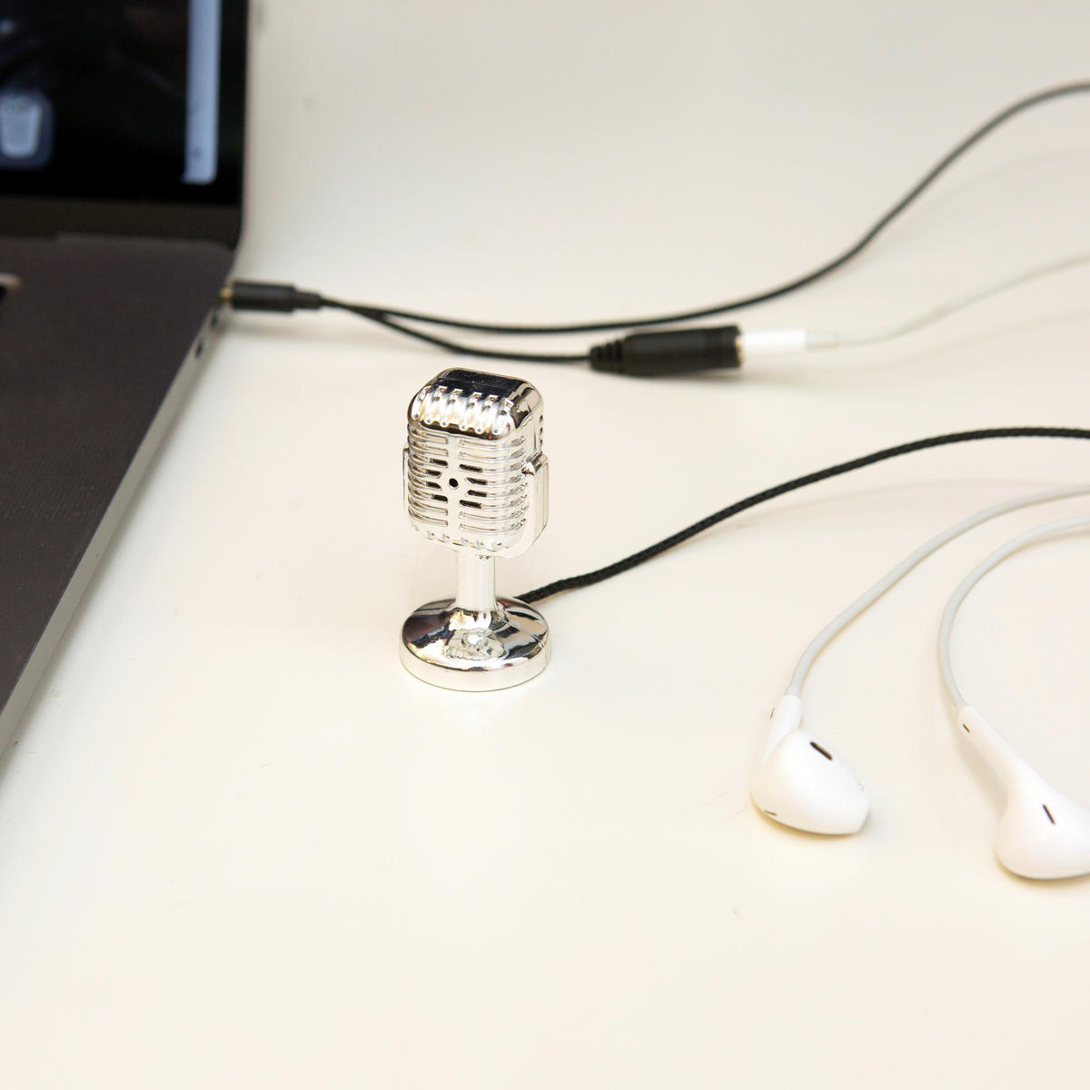 MIKROFON - siva, Basics, umetna masa (9,1/3/15,4cm) - Kikkerland