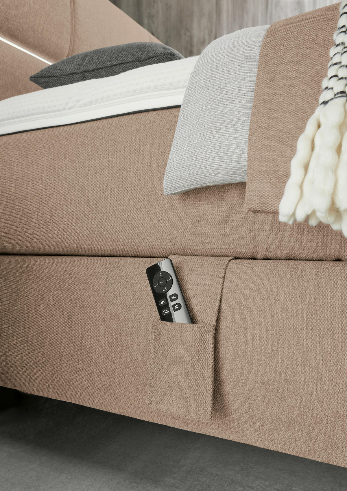 BOXSPRINGBETT 180/200 cm,  in Beige, motorische Verstellbarkeit, Matratzen, H3 + H3 = fest  - Beige/Schwarz, Design, Kunststoff/Textil (180/200cm) - Dieter Knoll