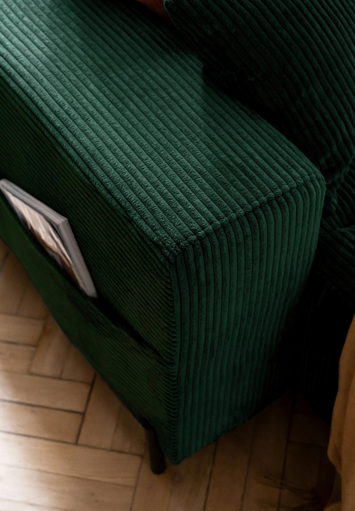 CloseUp von MID.YOU ECKSOFA Dunkelgrün Cord.