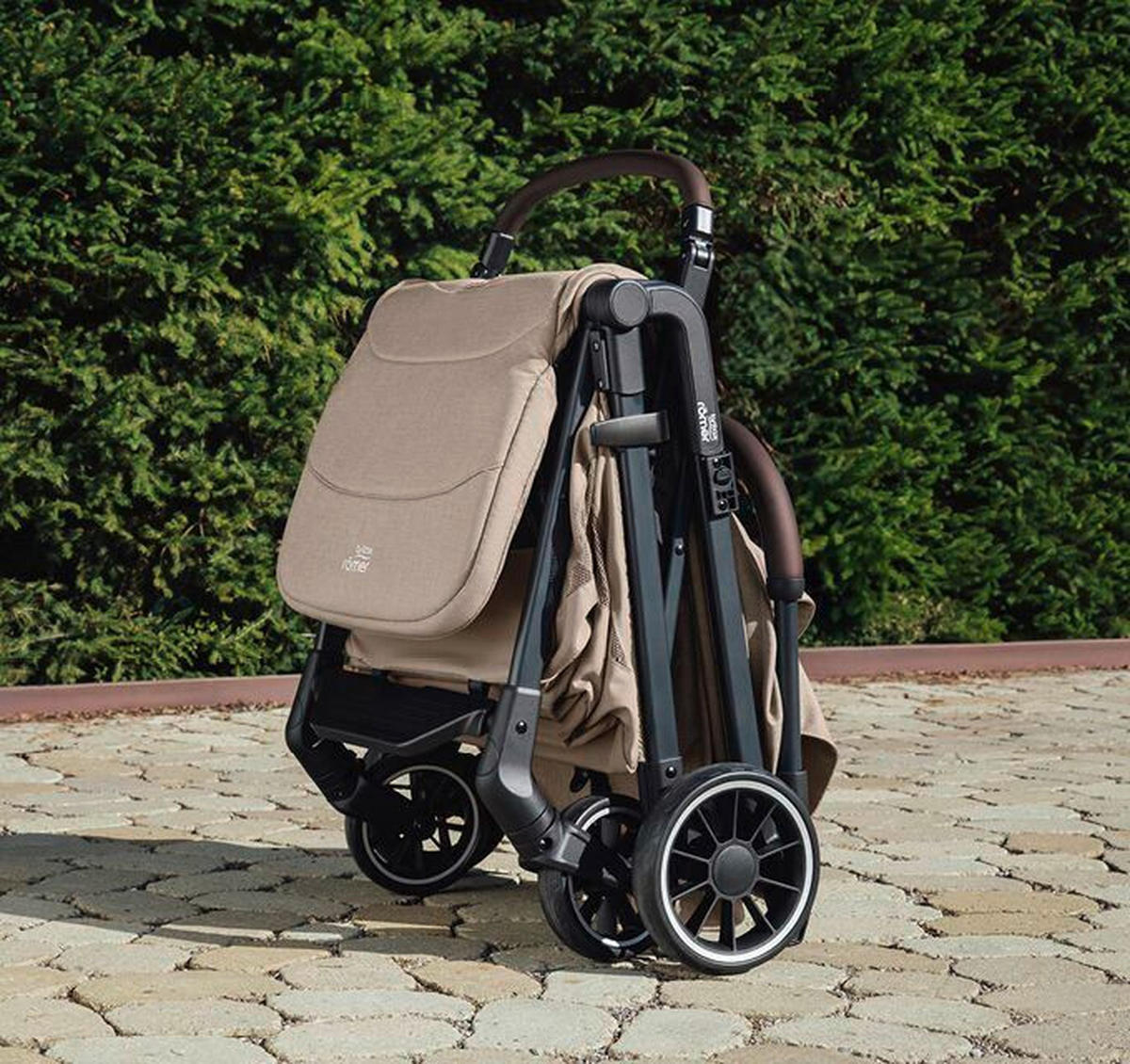 BUGGY TIRA  - Schwarz/Grau, Basics, Textil/Metall (53/114/100cm) - Britax Römer