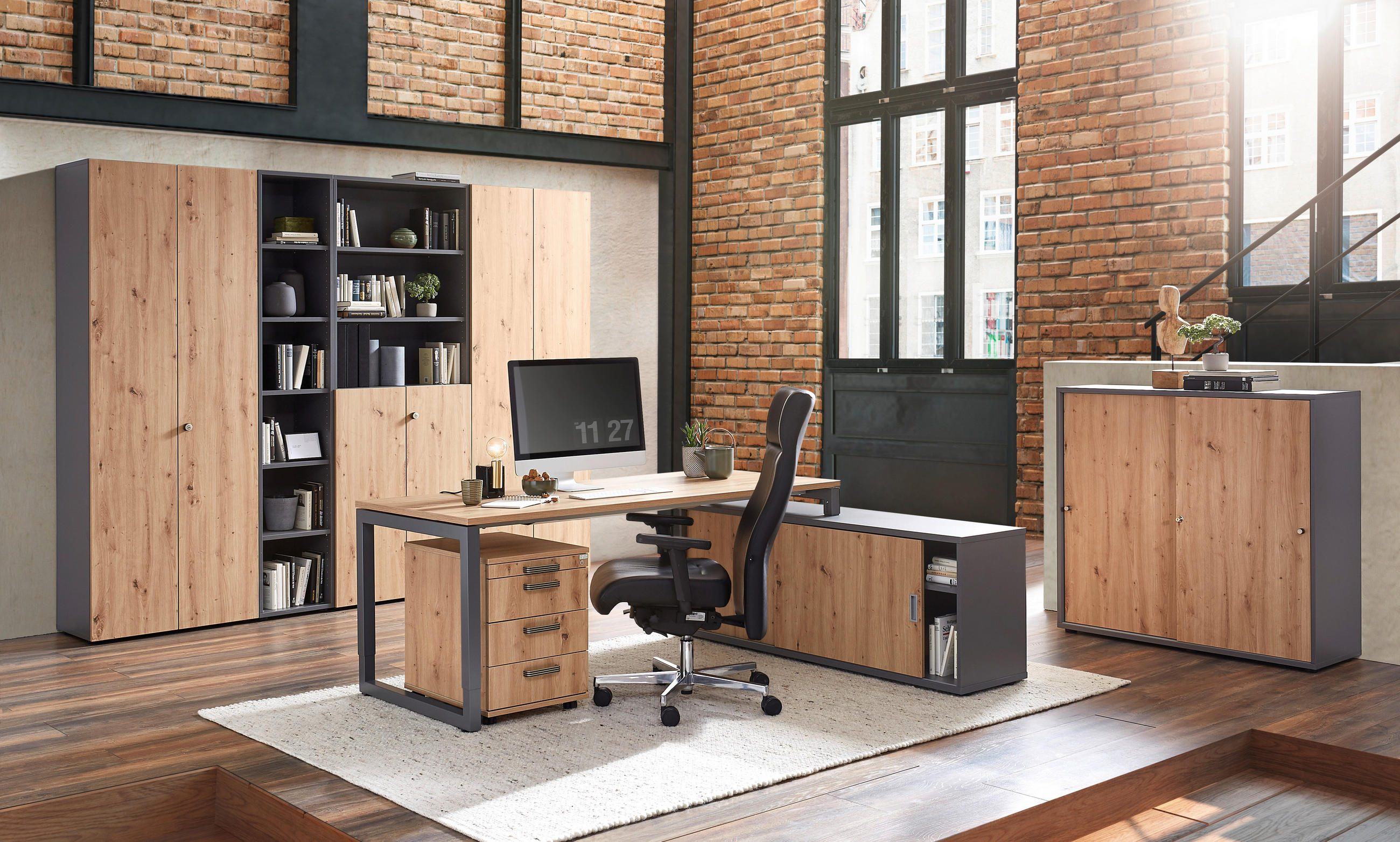 ECKSCHREIBTISCH 180/80/74 cm Graphitfarben, Eichefarben höhenverstellbar, Kabeldurchlass, seitenverkehrt montierbar, in verschiedenen Holz-Dekoren erhältlich, justierbare Füße  - Eichefarben/Graphitfarben, KONVENTIONELL, Holzwerkstoff/Kunststoff (180/80/74cm) - Venda