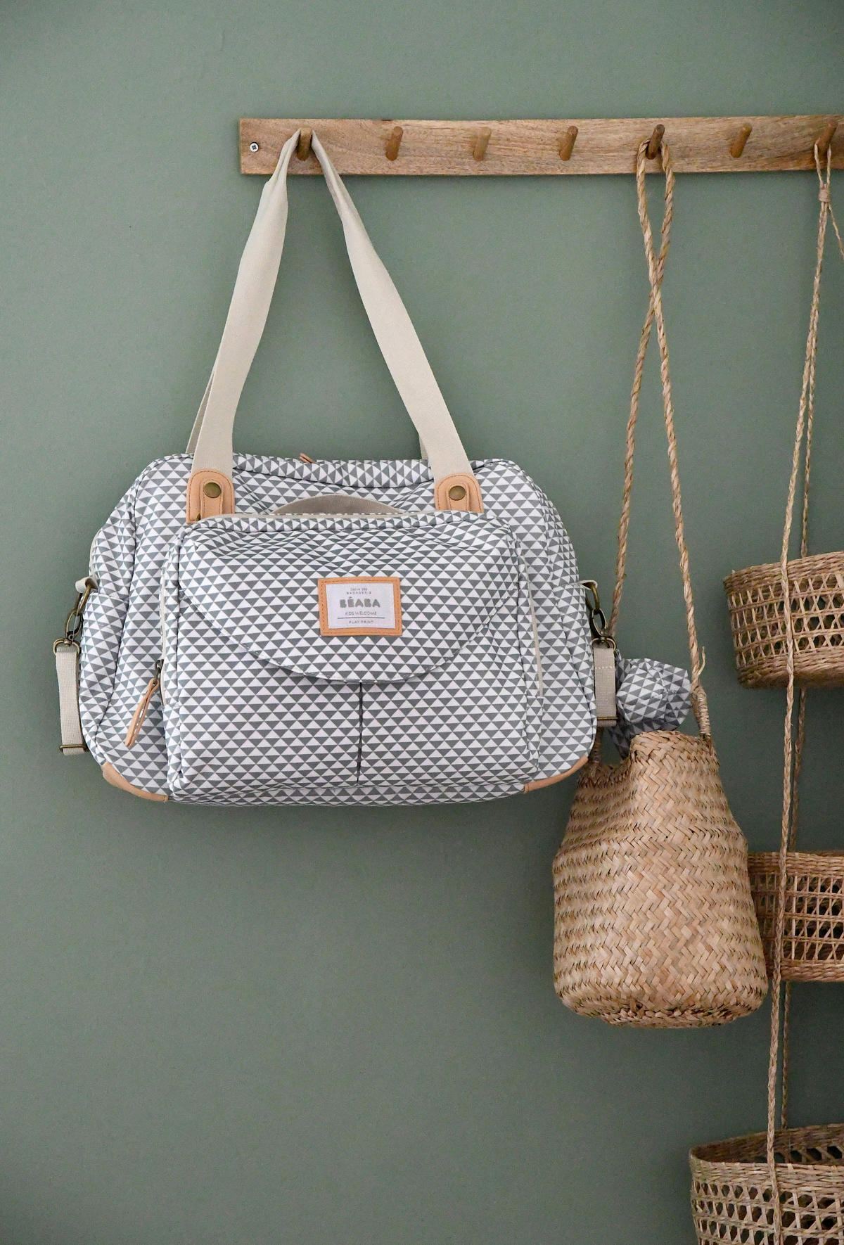 WICKELTASCHE GENEVA II  "PLAY PRINT"  - Salbeigrün/Grau, Basics, Kunststoff (26/30,5/44cm) - Beaba