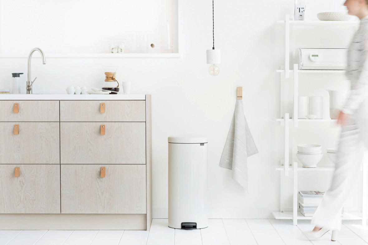 ODPADKOVÝ KOŠ  30 l - bílá, Design, kov/plast (29,3/67,9/38cm) - Brabantia