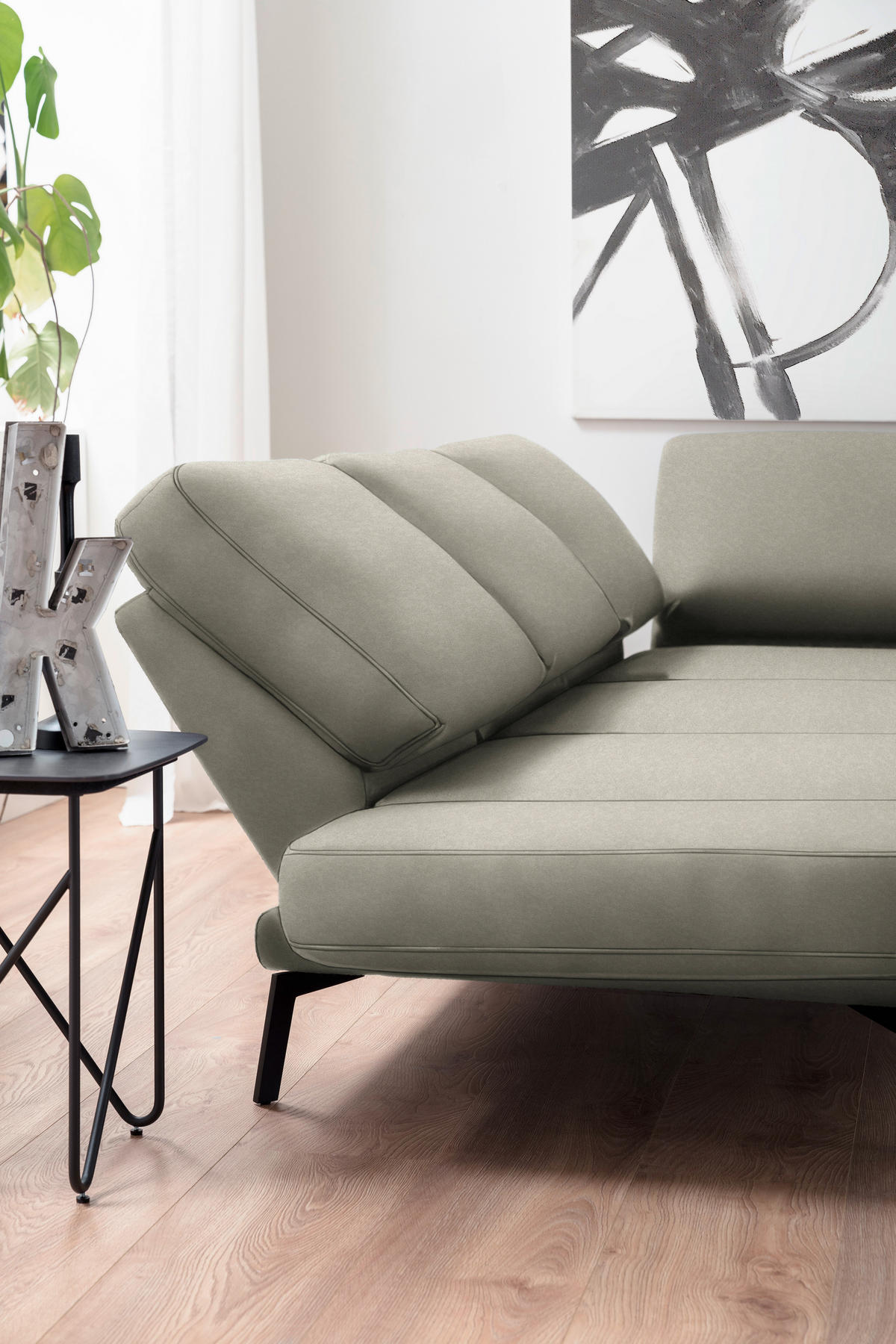 CloseUp von Hom`in ECKSOFA Olivgrün Mikrofaser.