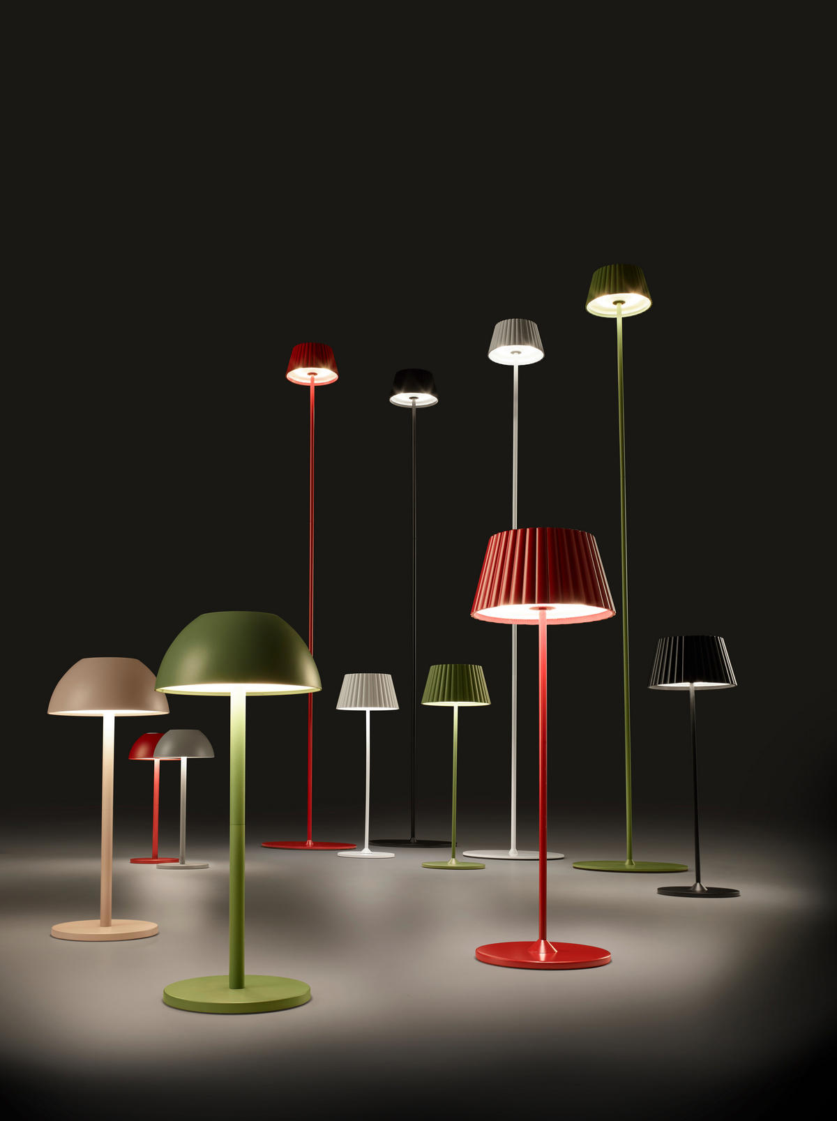 AKU STOJACÍ LAMPA, 13,5/123 cm  - černá, Design, kov (13,5/123cm)