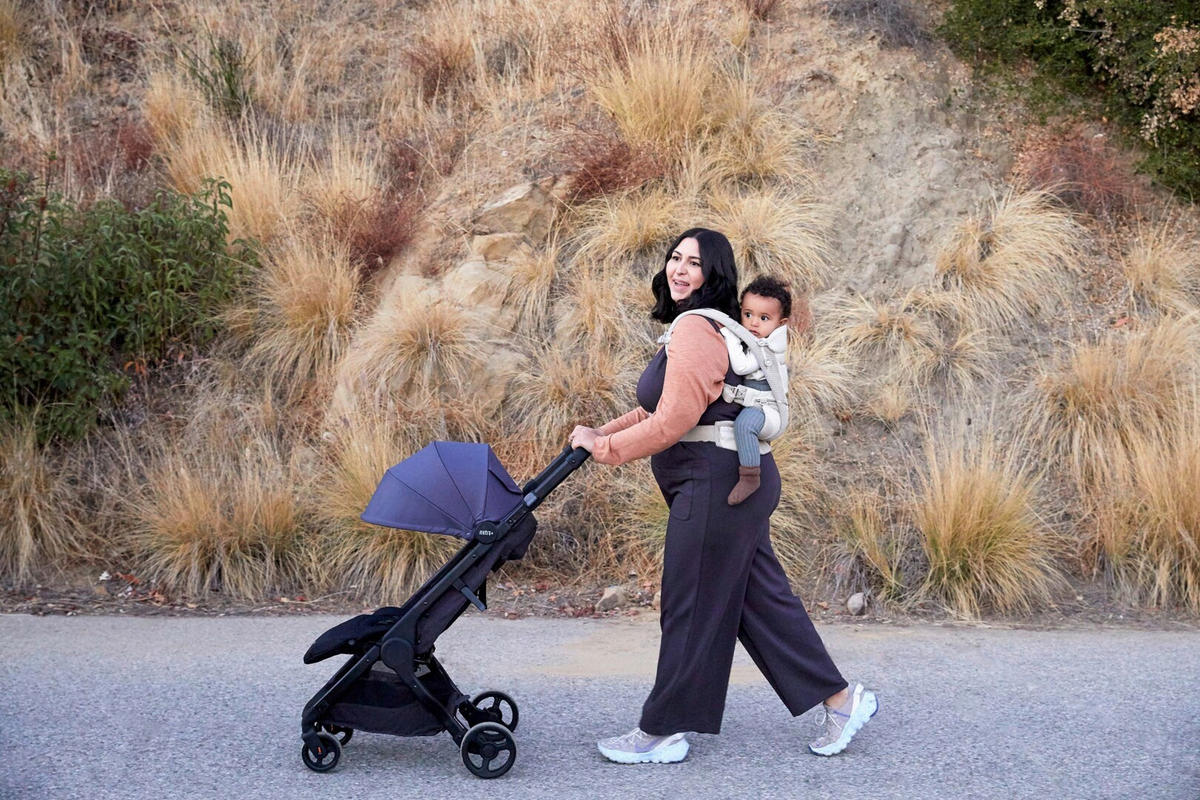 KENGUR NOSILJKA  Omni Breeze  - svetlosiva, Osnovno, tekstil (0,7kg) - Ergo Baby