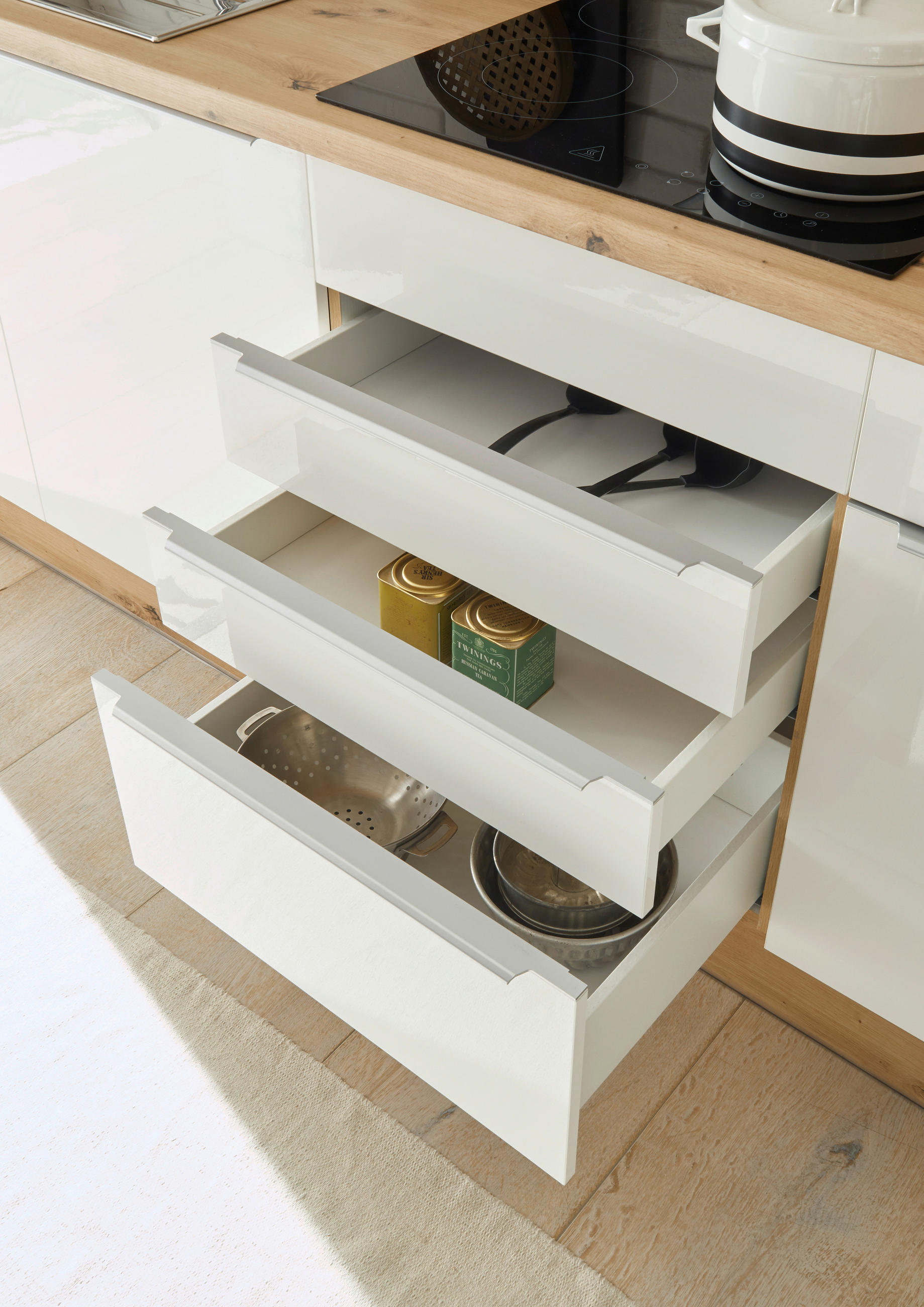 KÜCHENBLOCK 370 cm Weiß, Weiß Hochglanz E-Geräte, Spüle, Soft-Close-System, Besteckeinsatz, Geschirrspüler, Kühlgefrierkombination, Geschirrspülerblende, Dunstabzug, Ab- und Überlaufgarnitur   - Weiß Hochglanz/Alufarben, LIFESTYLE, Kunststoff (370cm) - Respekta