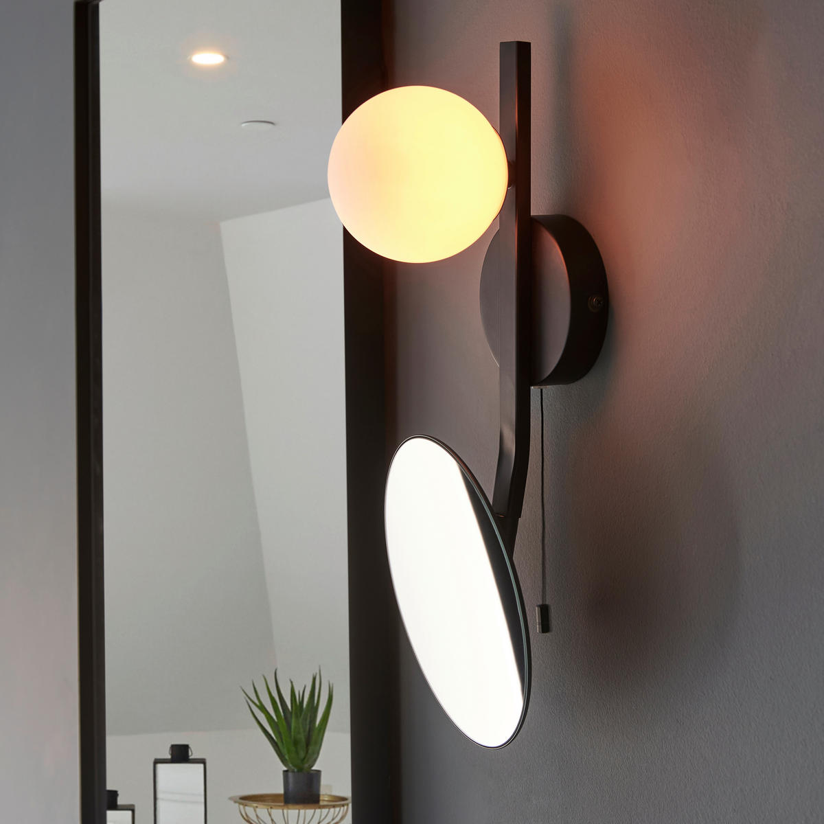 BADEZIMMER-WANDLEUCHTE 18/14,9/39 cm   - Opal/Schwarz, KONVENTIONELL, Glas (18/14,9/39cm) - ENDON