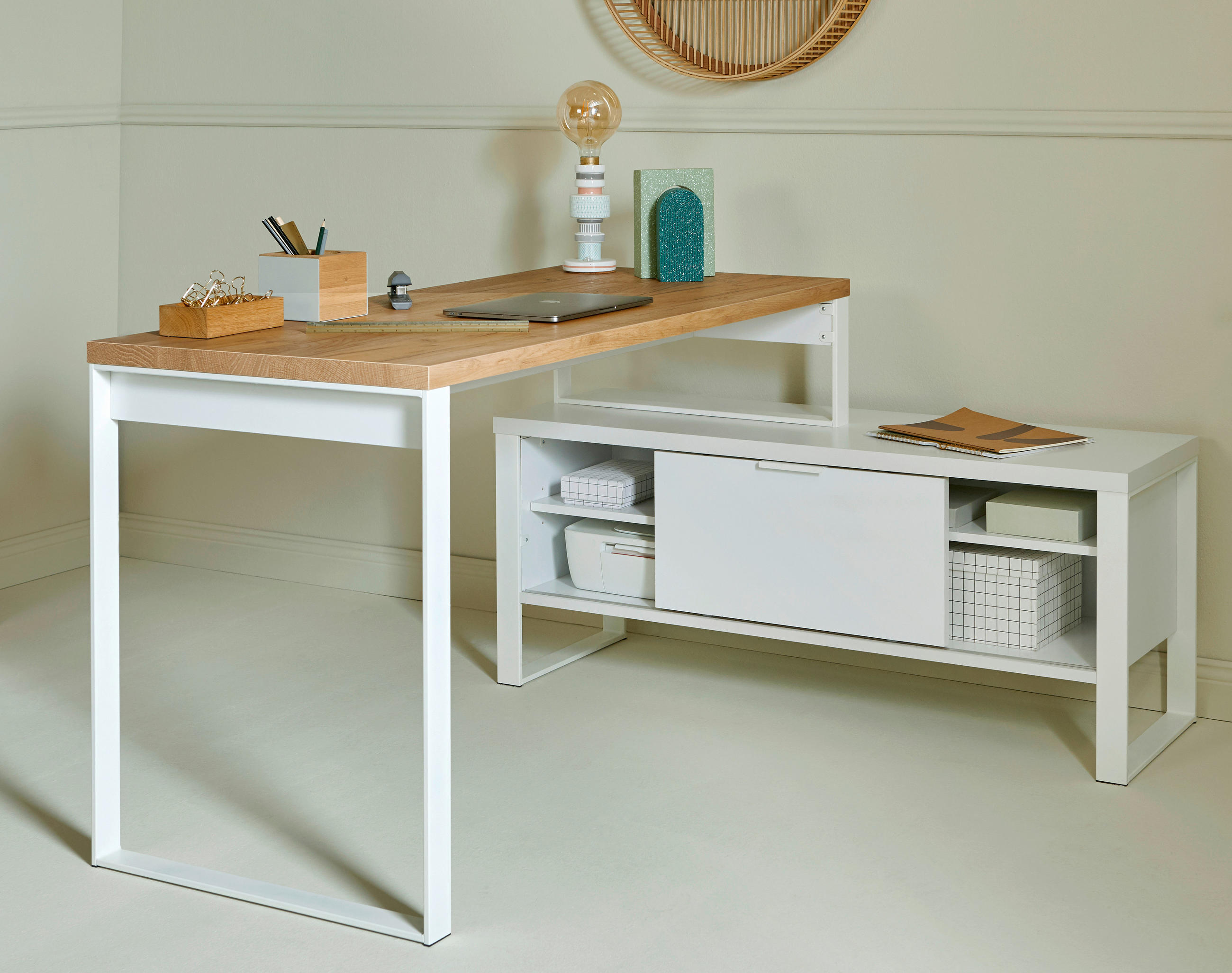 SCHREIBTISCH 147/120/76 cm  in Weiß, Eichefarben  - Eichefarben/Weiß, KONVENTIONELL, Holzwerkstoff/Metall (147/120/76cm) - Livetastic