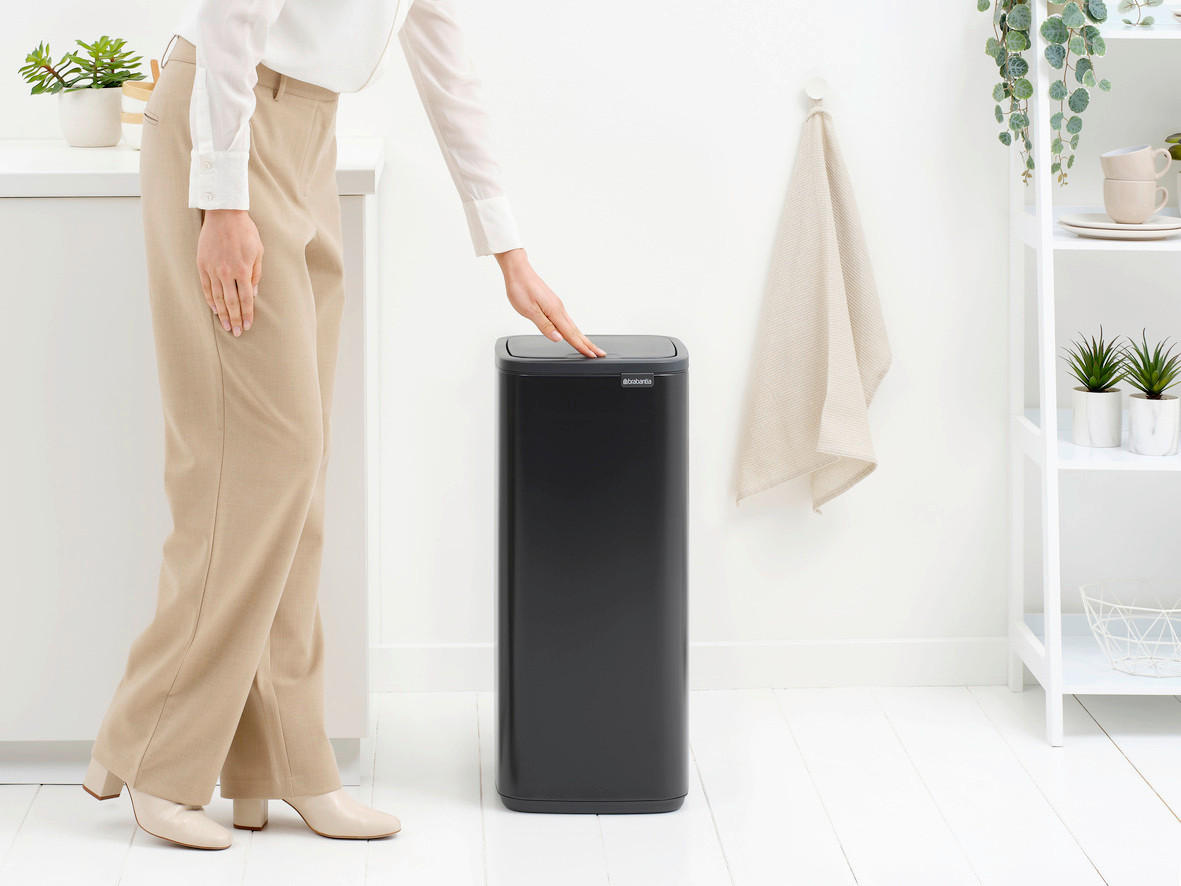 KANTA SA PAPUČICOM  30 l   - crna/antracit, Dizajnerski, metal/plastika (28/65/30,5cm) - Brabantia