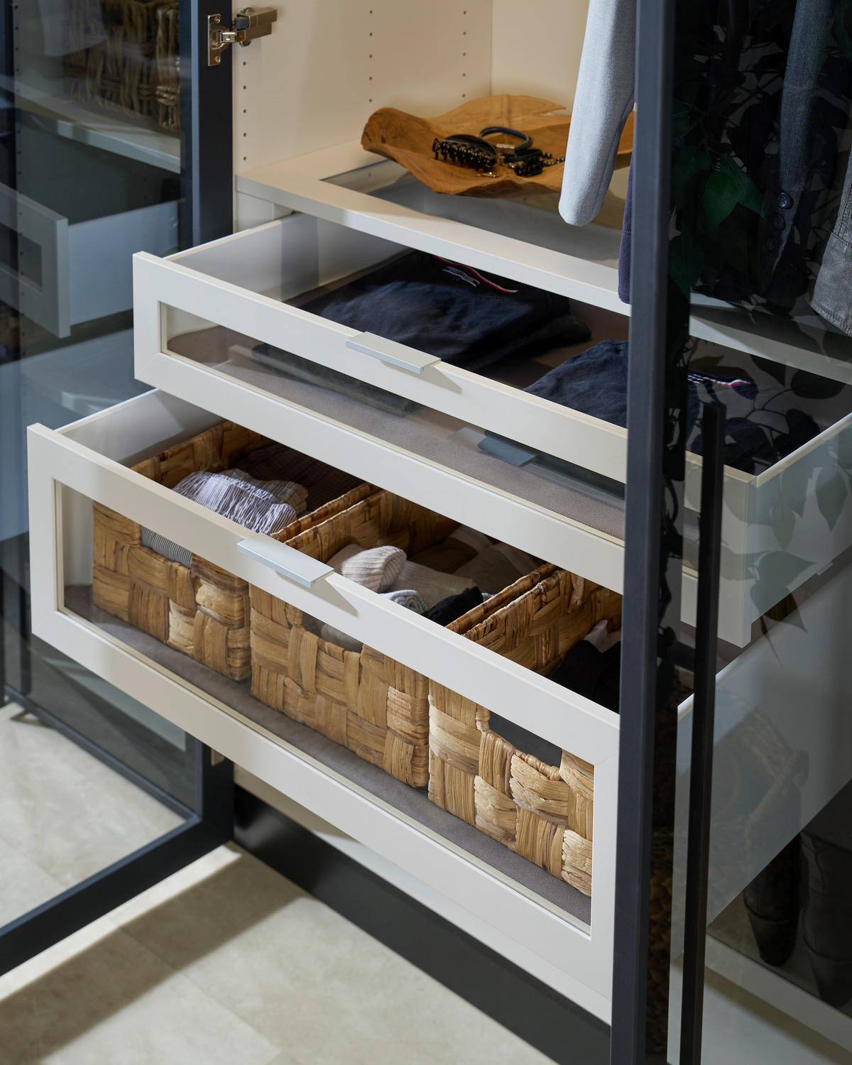 DREHTÜRENSCHRANK 253/220/59 cm,  in Schwarz, 5-türig  - Silberfarben/Schwarz, Design, Glas/Holzwerkstoff (253/220/59cm) - Jutzler