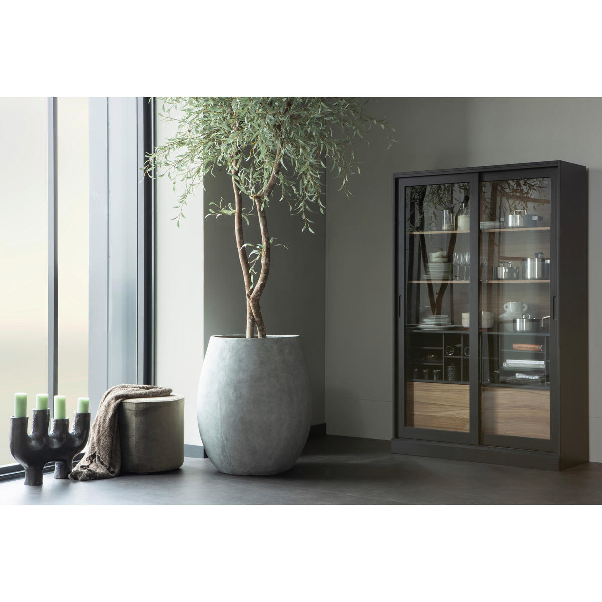 VITRINE in massiv Kiefer Schwarz, Walnussfarben  - Nussbaumfarben/Walnussfarben, Design, Glas/Holz (125/200/57cm) - Livetastic