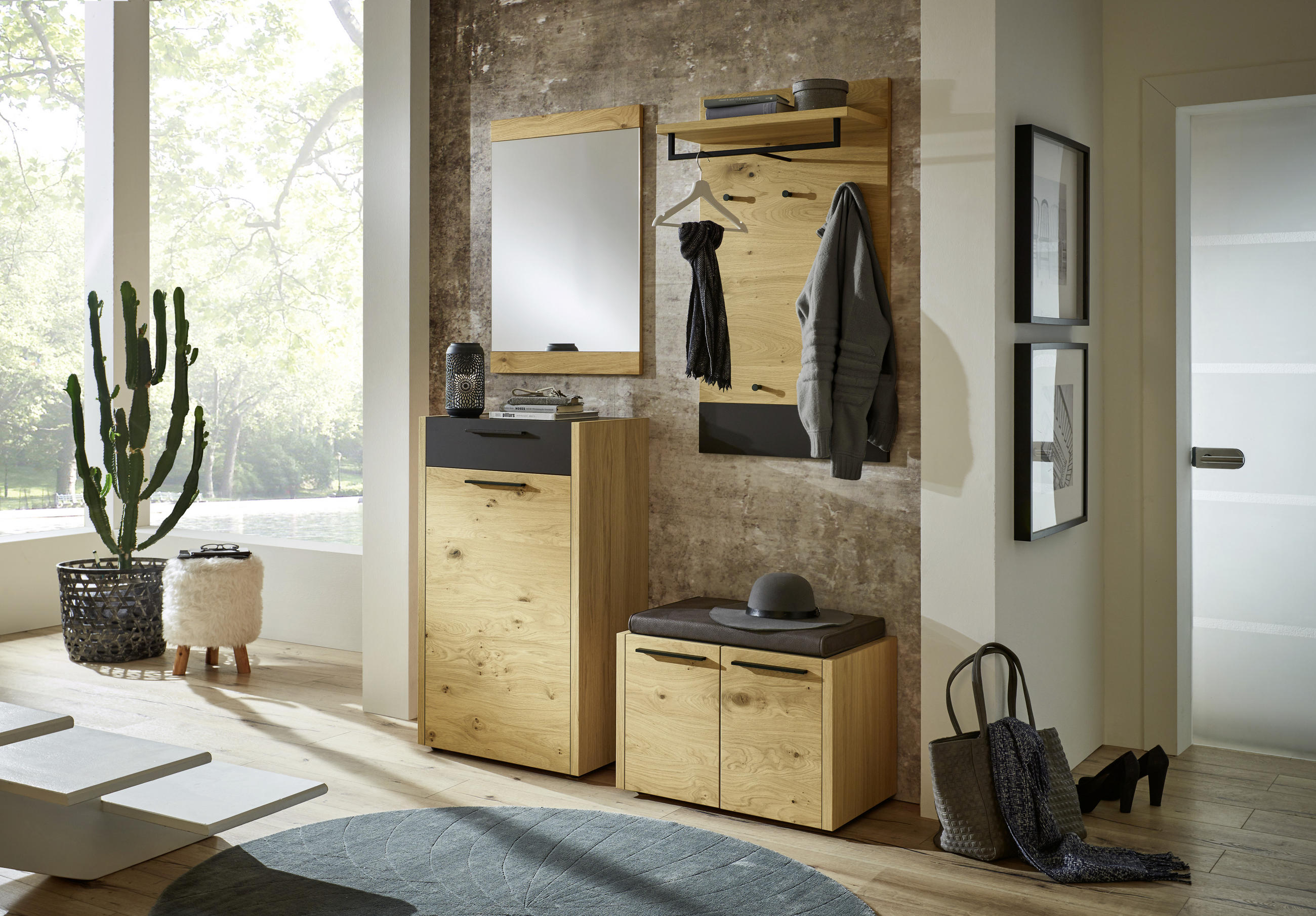 SCHUHSCHRANK Eiche, Balkeneiche furniert Schwarz, Eichefarben - Eichefarben/Schwarz, Design, Holz/Holzwerkstoff (61/103/37cm)