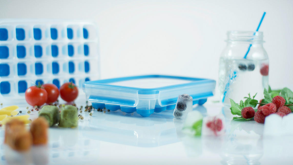 EISWÜRFELFORM - Blau/Transparent, Basics, Kunststoff (22,6/16,5/4,9cm) - Emsa