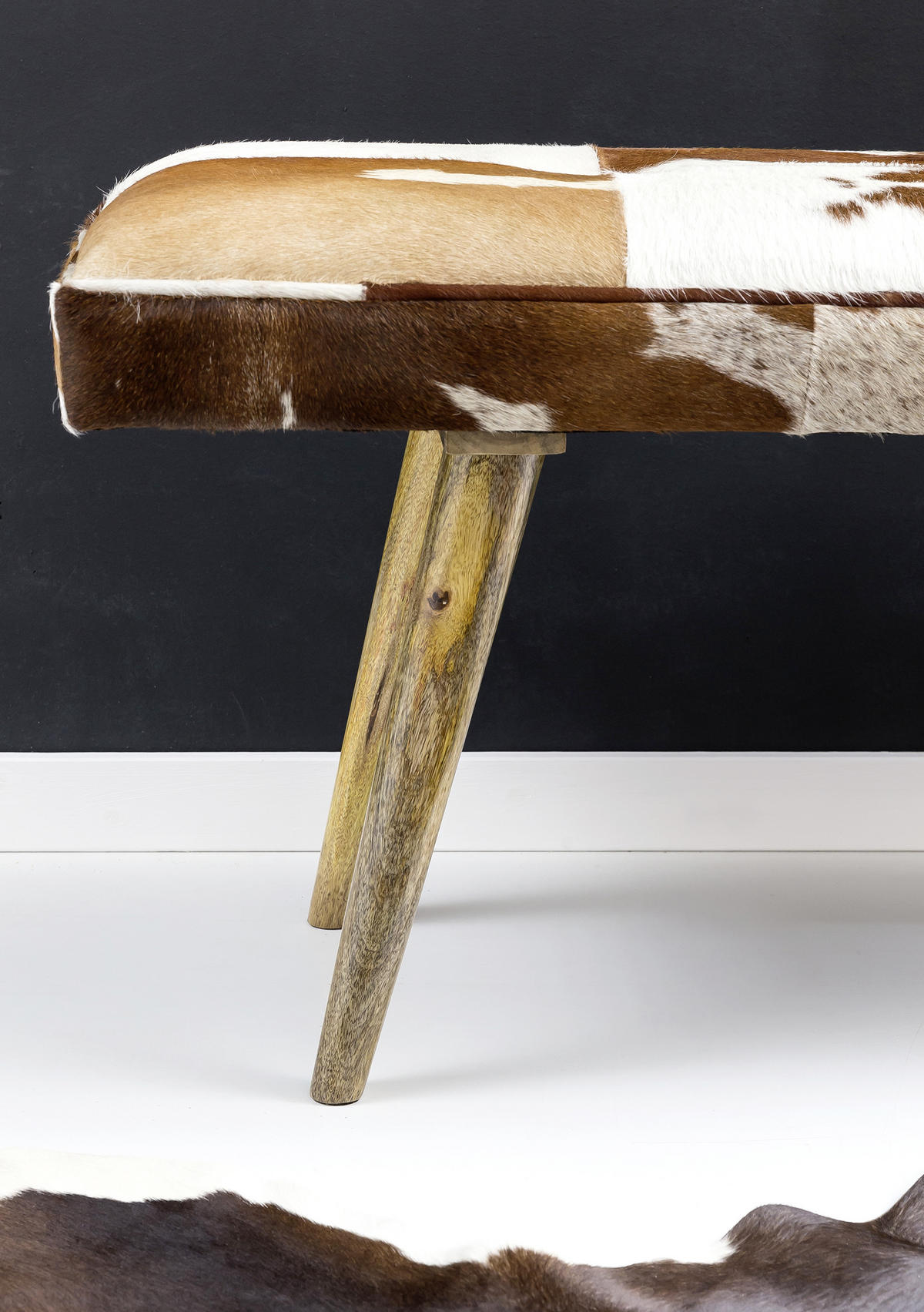HOCKERBANK in Fell Braun, Weiss  - Weiss/Braun, Natur, Holz/Fell (120/52/40cm) - MID.YOU