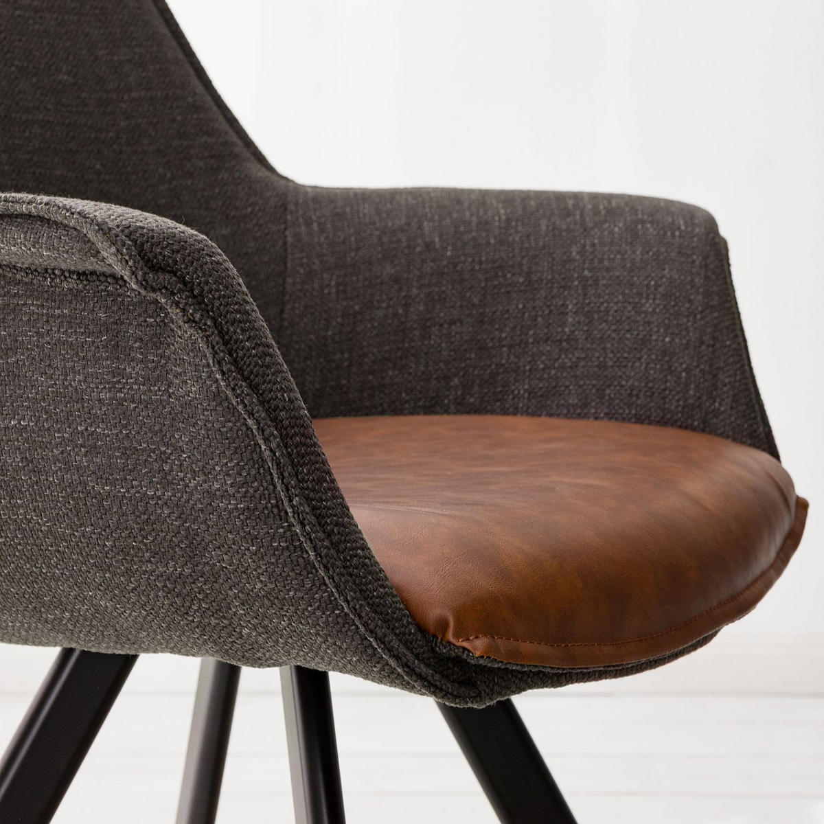 ARMLEHNSTUHL  in Eisen Lederlook, Leinenoptik  - Dunkelgrau/Schwarz, MODERN, Textil/Metall (65/87/65cm) - home24