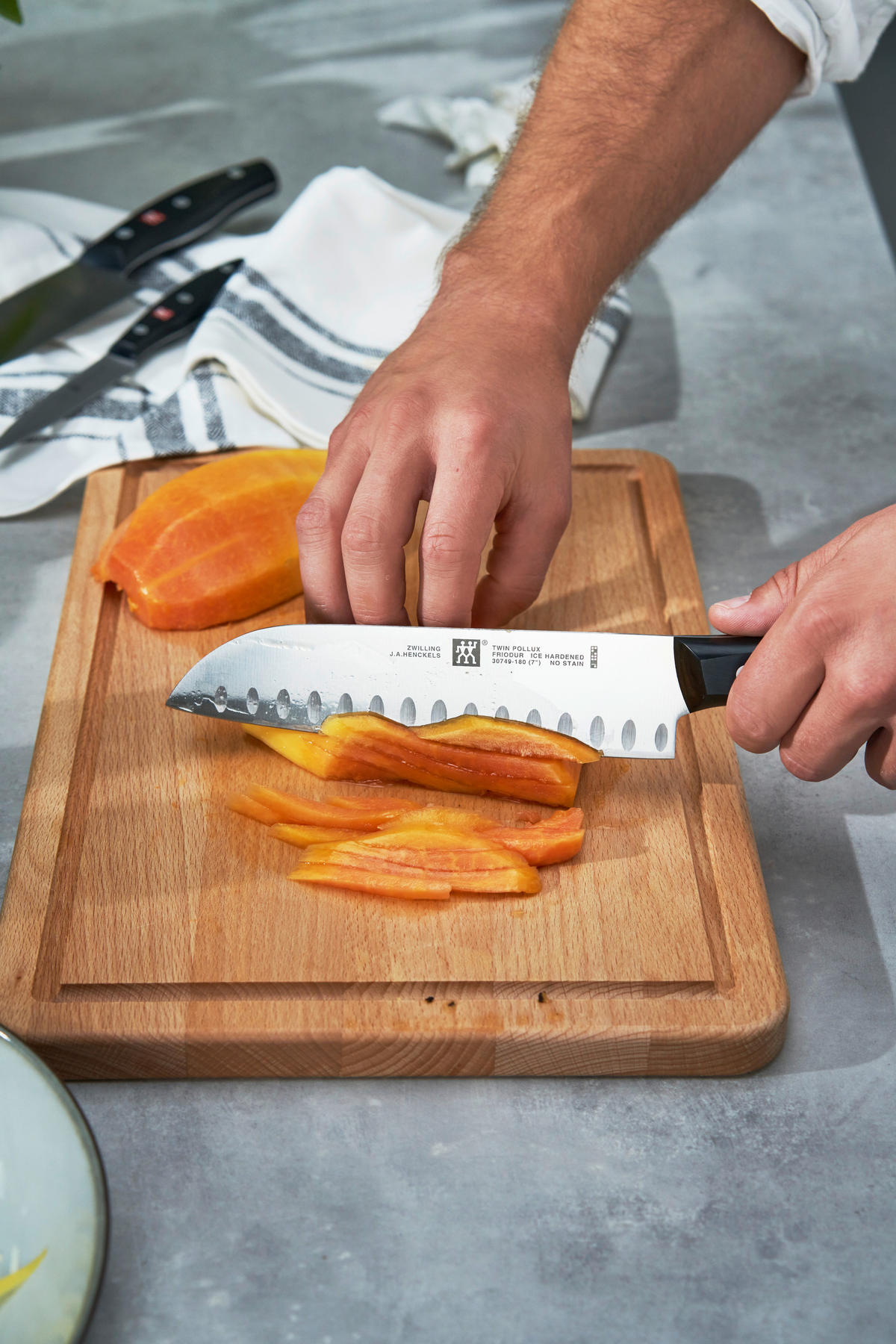 SANTOKUMESSER Signature  - Edelstahlfarben/Schwarz, Basics, Kunststoff/Metall (42,5/8,5/2,8cm) - Zwilling