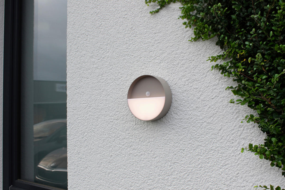 AKKU-WANDLEUCHTE - Sandfarben, Design, Metall (15cm)