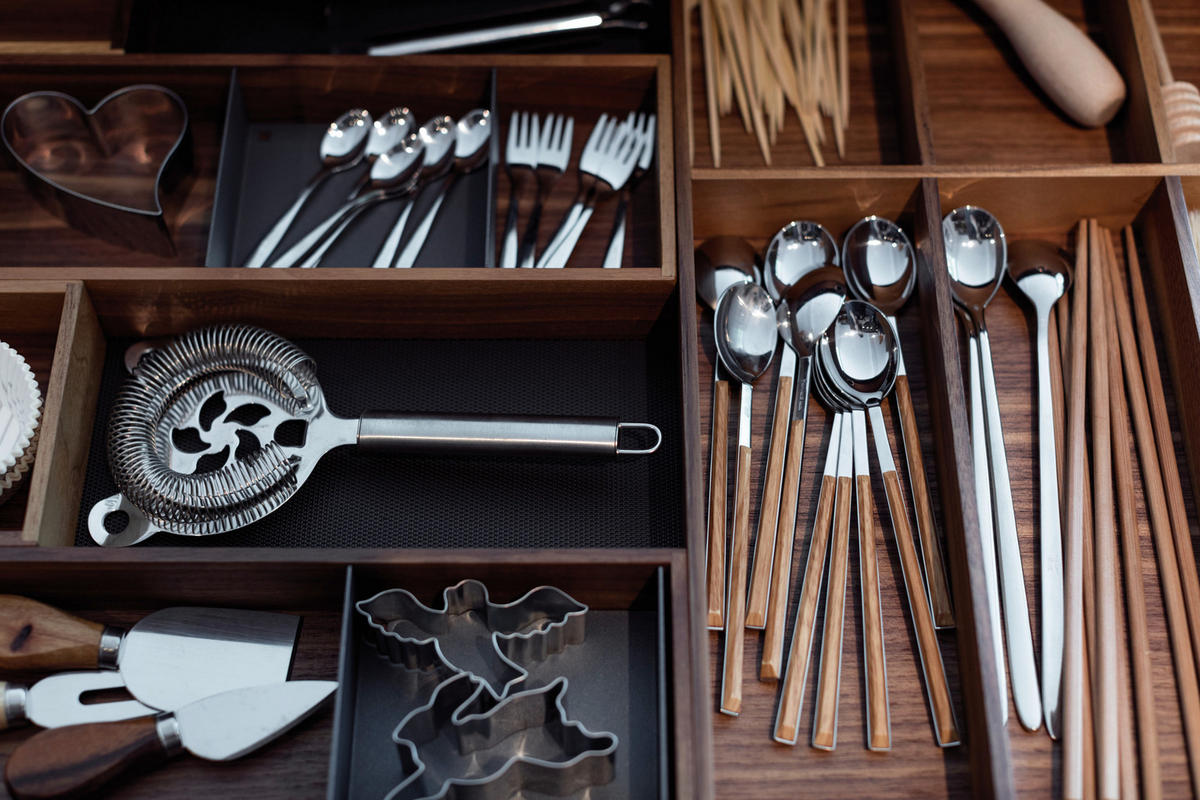 EINBAUKÜCHE   - Nussbaumfarben, Natur, Holz - TEAM 7